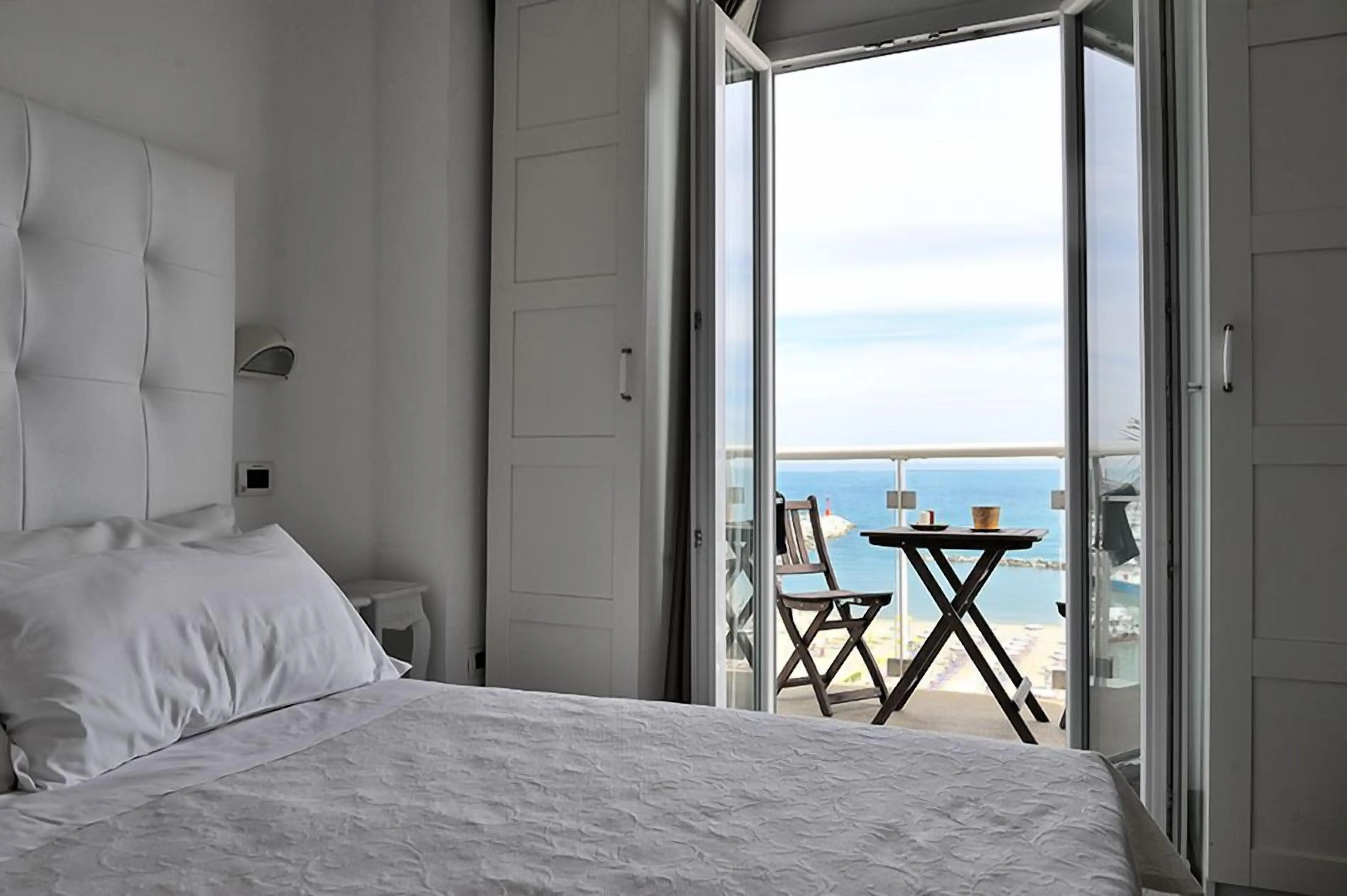 Triple Room (sea front) Triple Room (sea front)