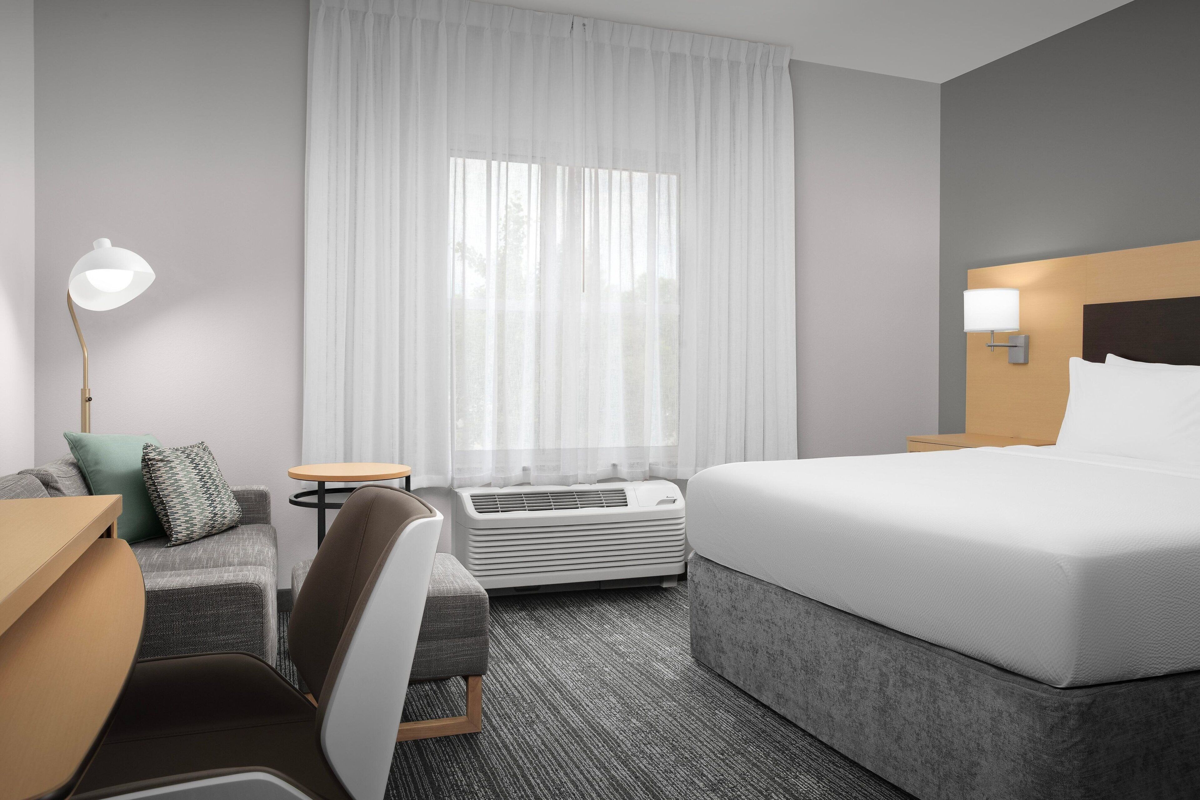 Studio, 1 King Bed with Sofa bed (Hearing Accessible)