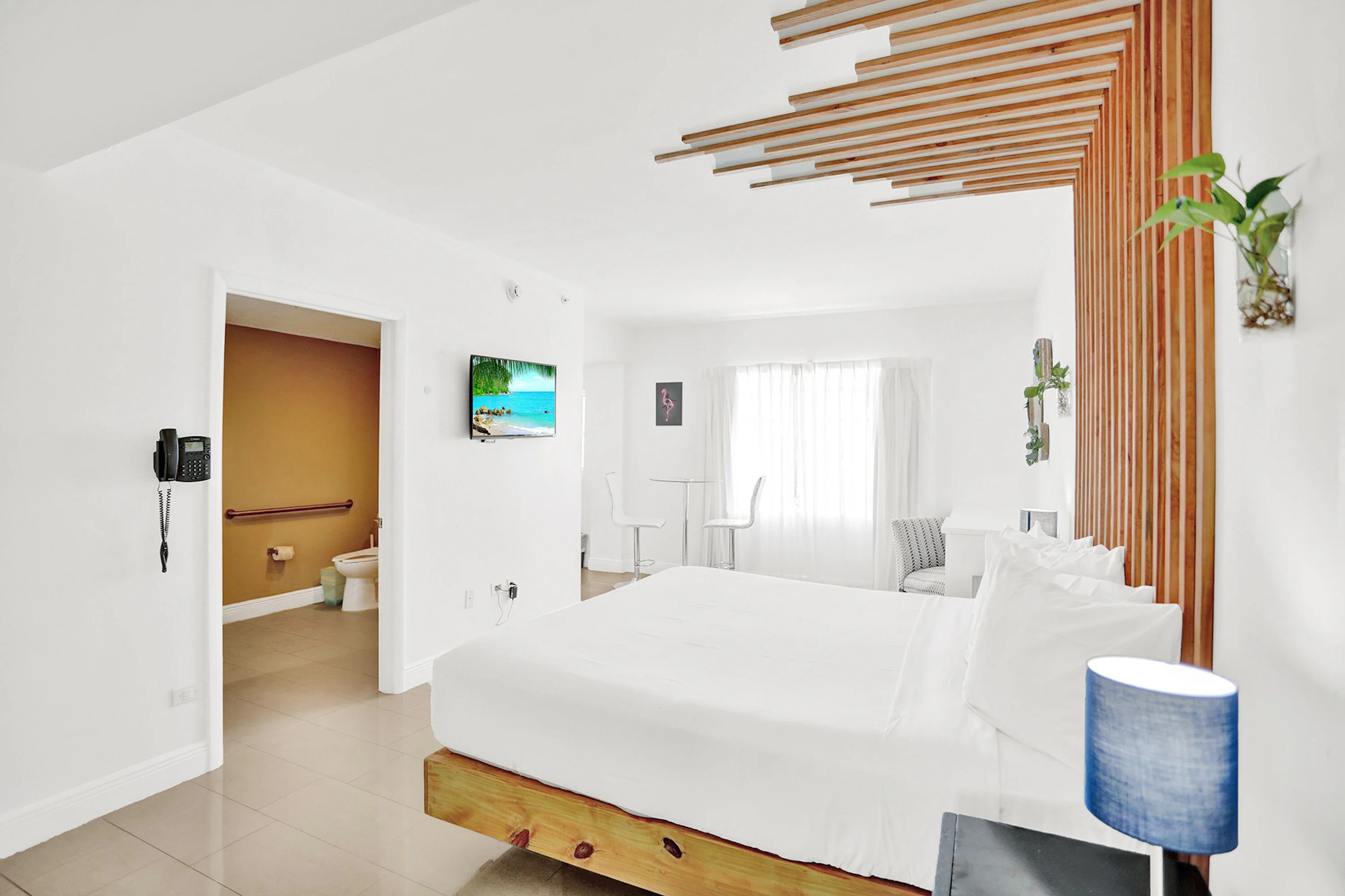 Deluxe Studio, 1 King Bed, Kitchen