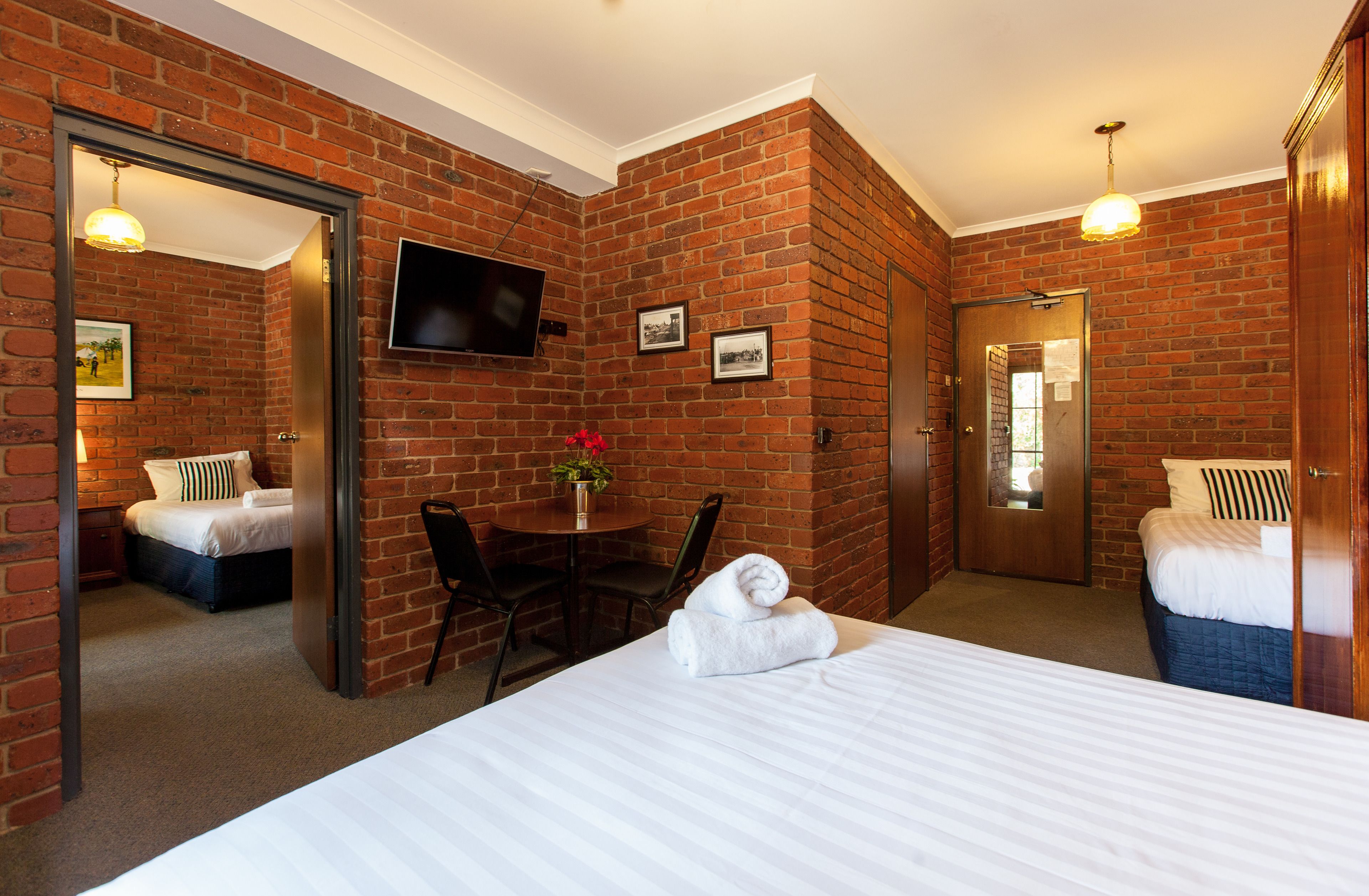 Family Room, Non Smoking (FAMILY RM SLEEPS 5)