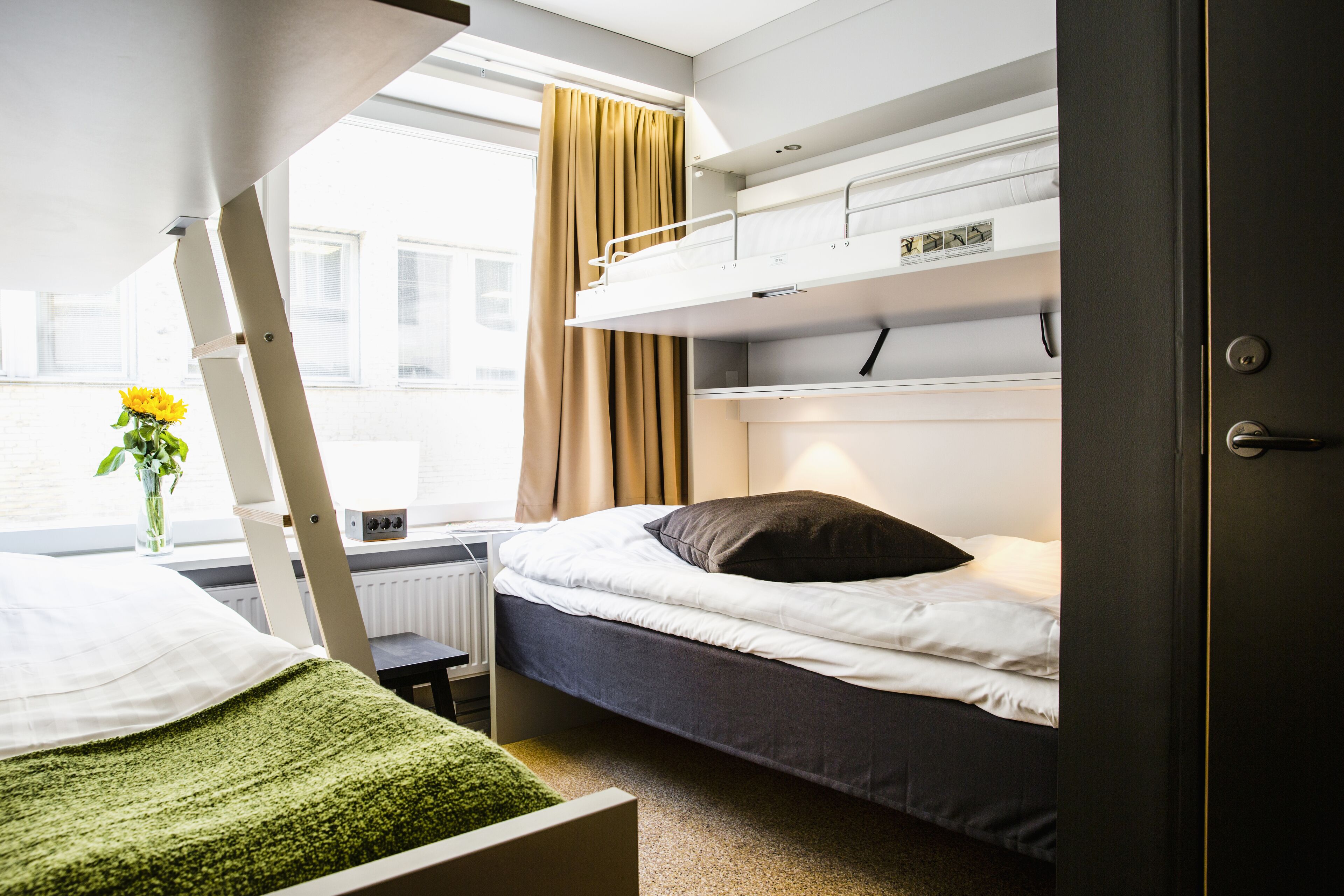 Standard Twin Room (2 single and 2 wallbeds)
