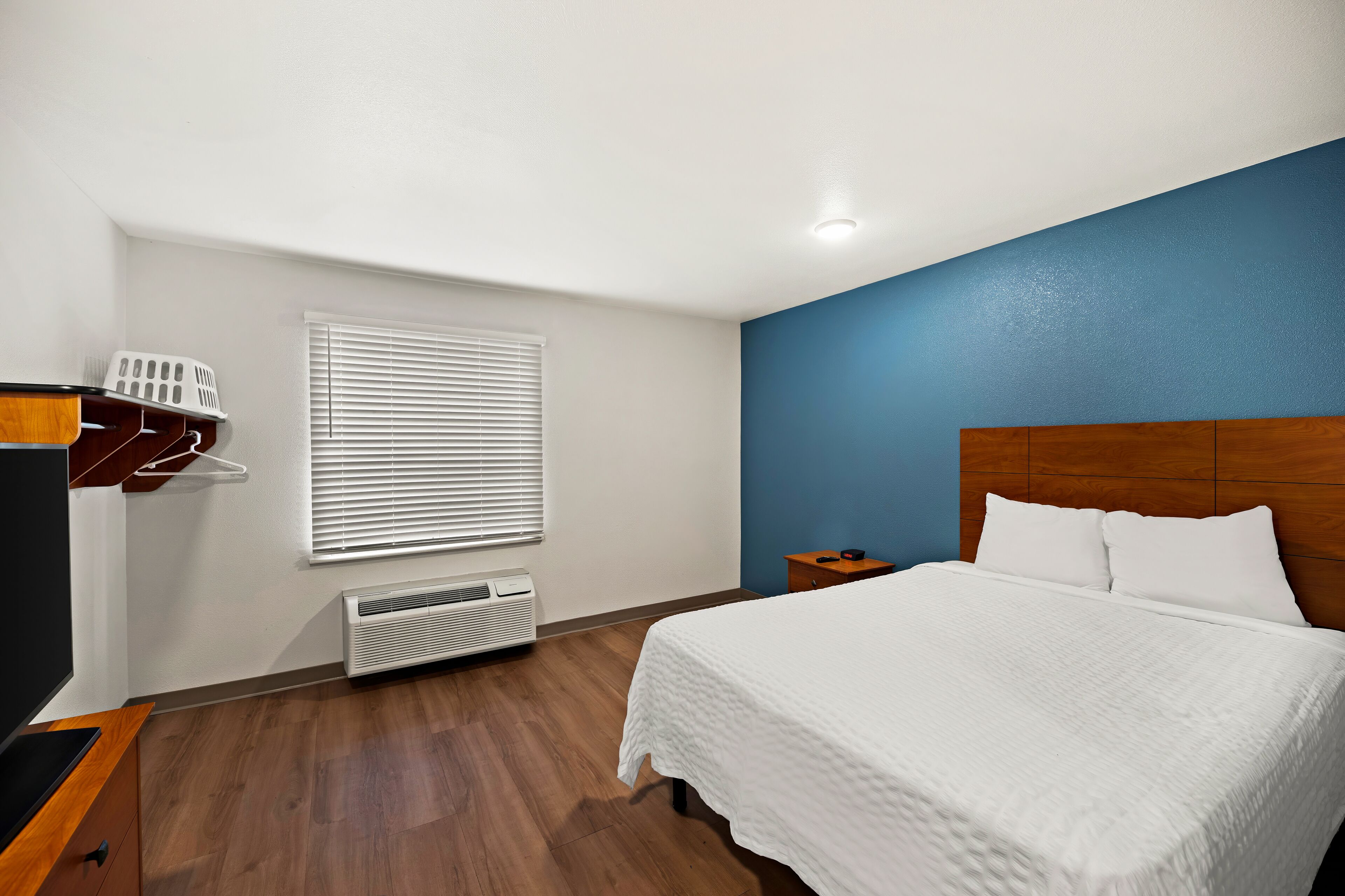 Standard Room, 1 Double Bed, Accessible, Non Smoking (Roll-in Shower)