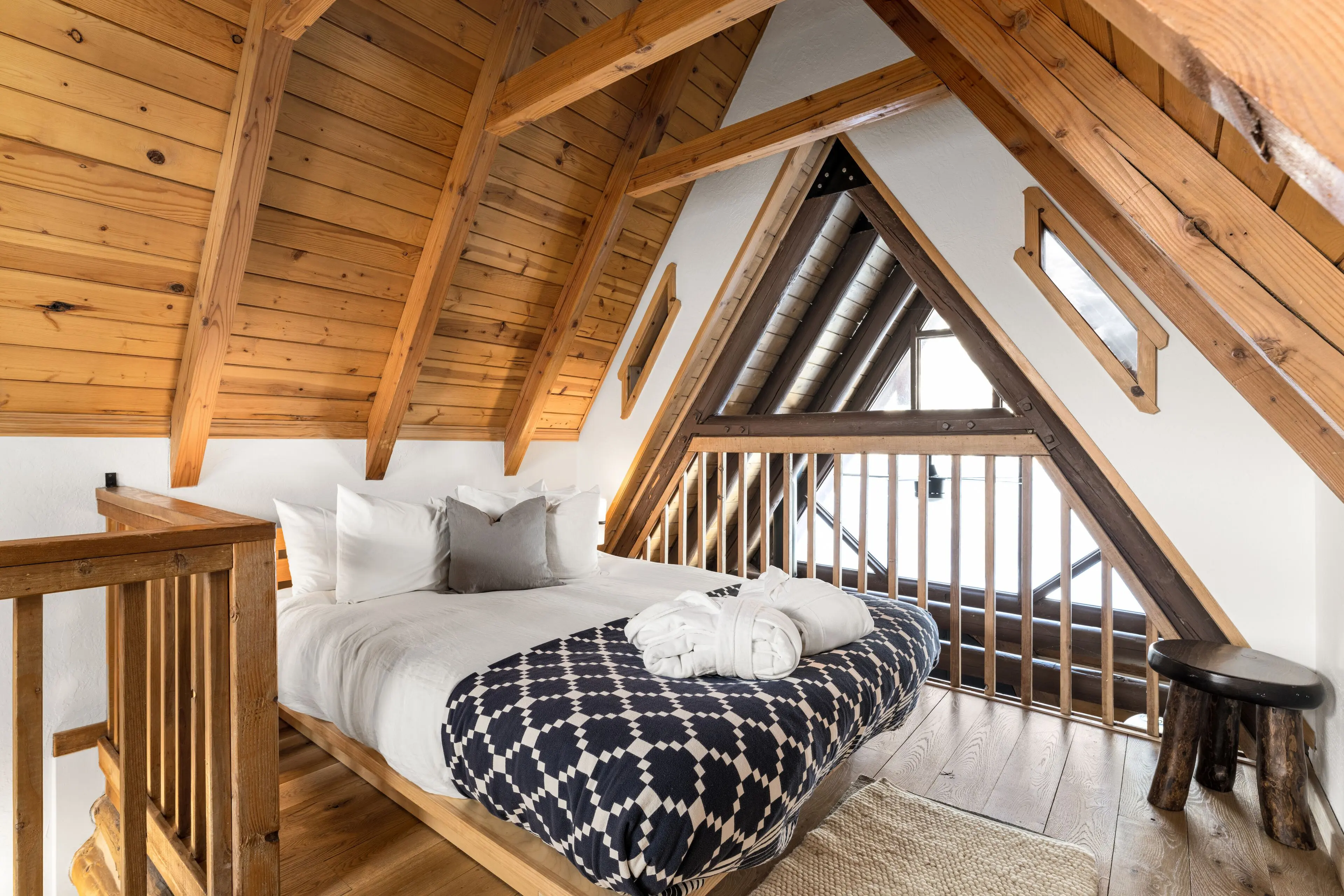 Basic Cabin, 1 Queen Bed, Balcony, Mountain View Basic Cabin, 1 Queen Bed, Balcony, Mountain View