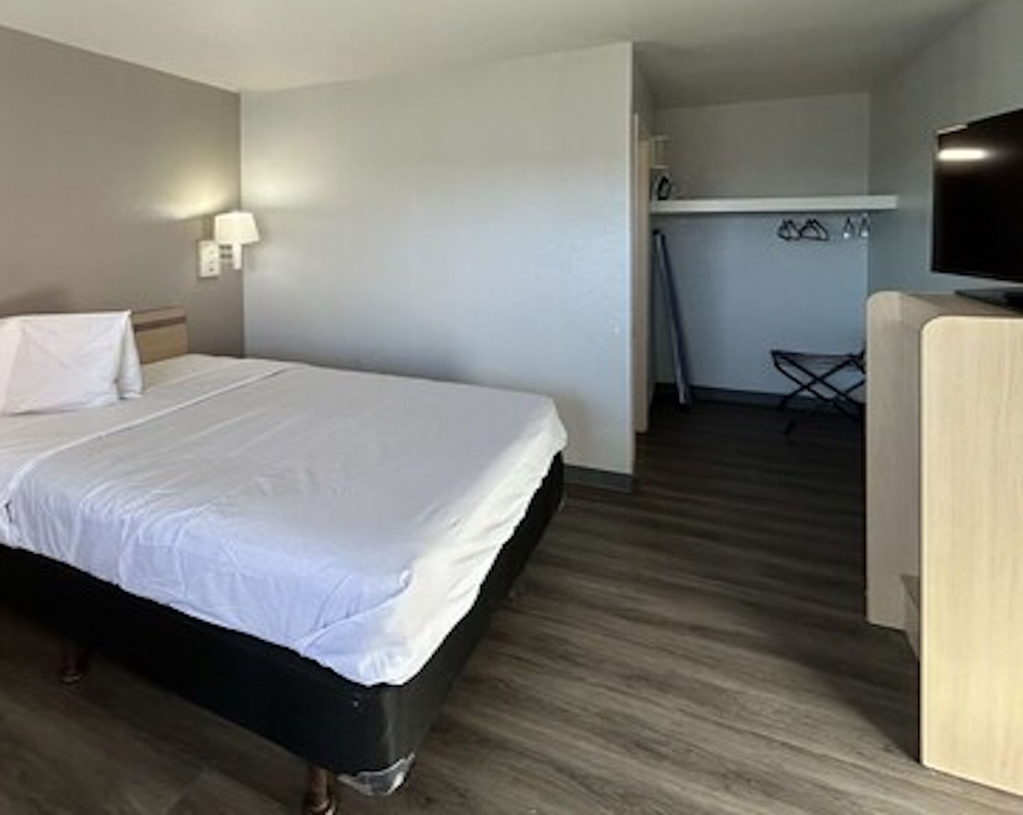 Standard Room, 1 Queen Bed, Non Smoking