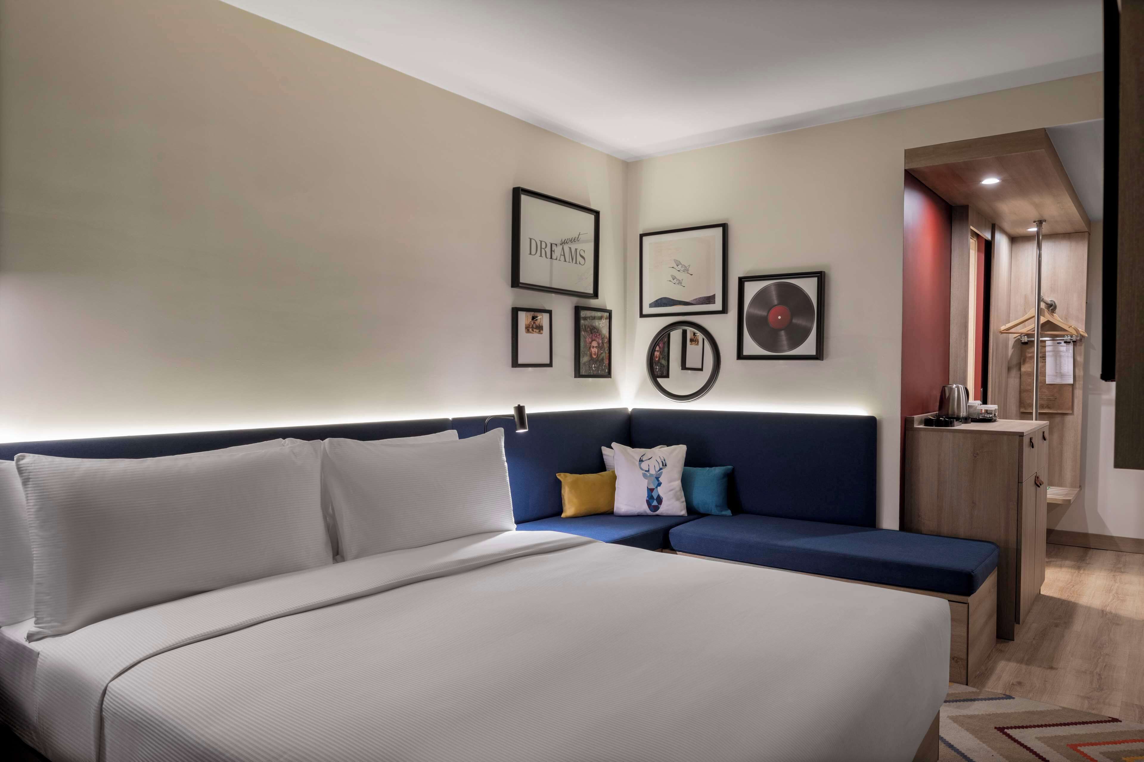 Room, 1 King Bed, Smoking