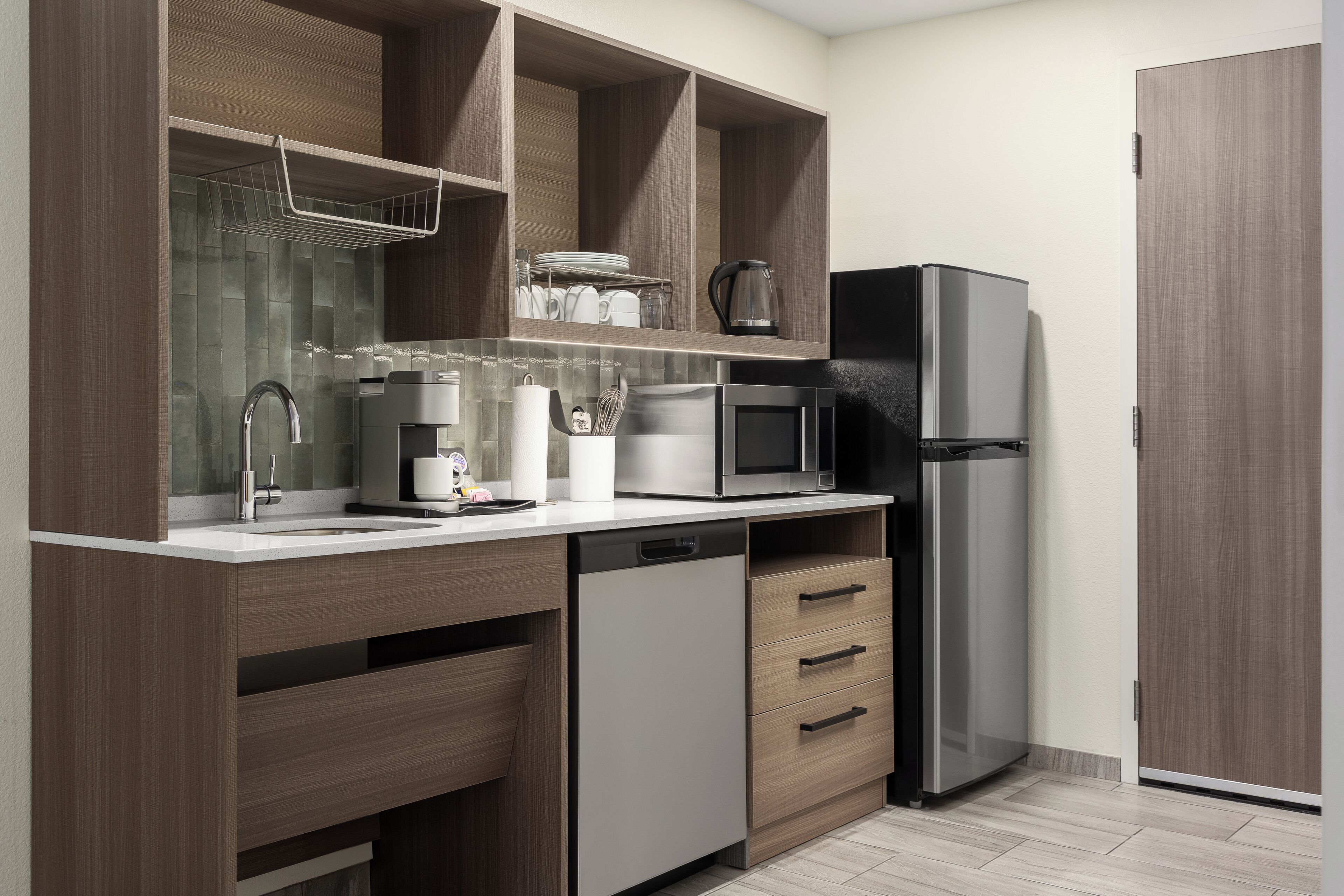 Suite, 1 King Bed, Accessible, Bathtub