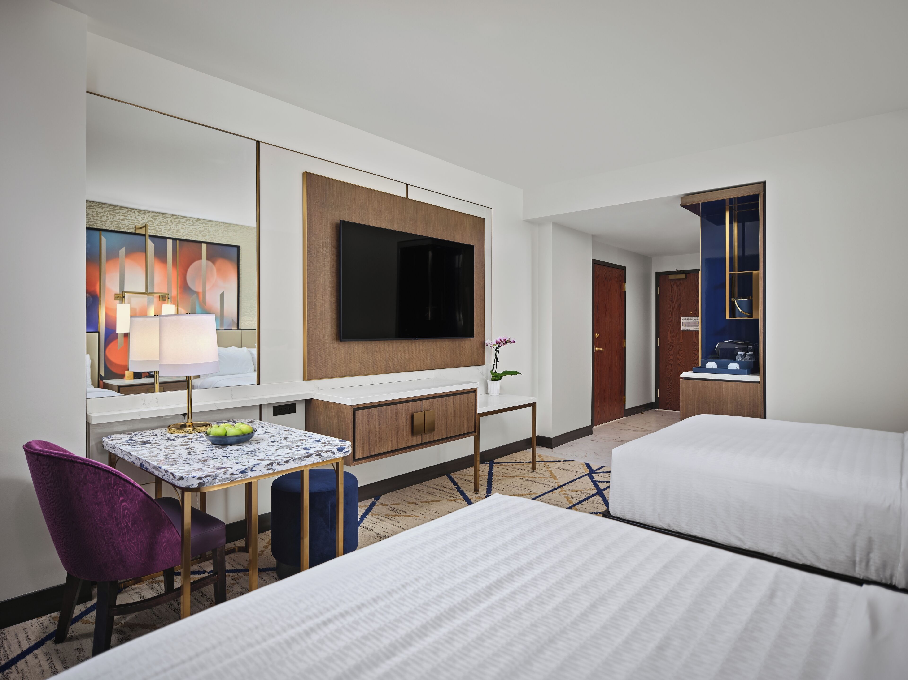 Deluxe Room, 2 Queen Beds, Roll-in Shower