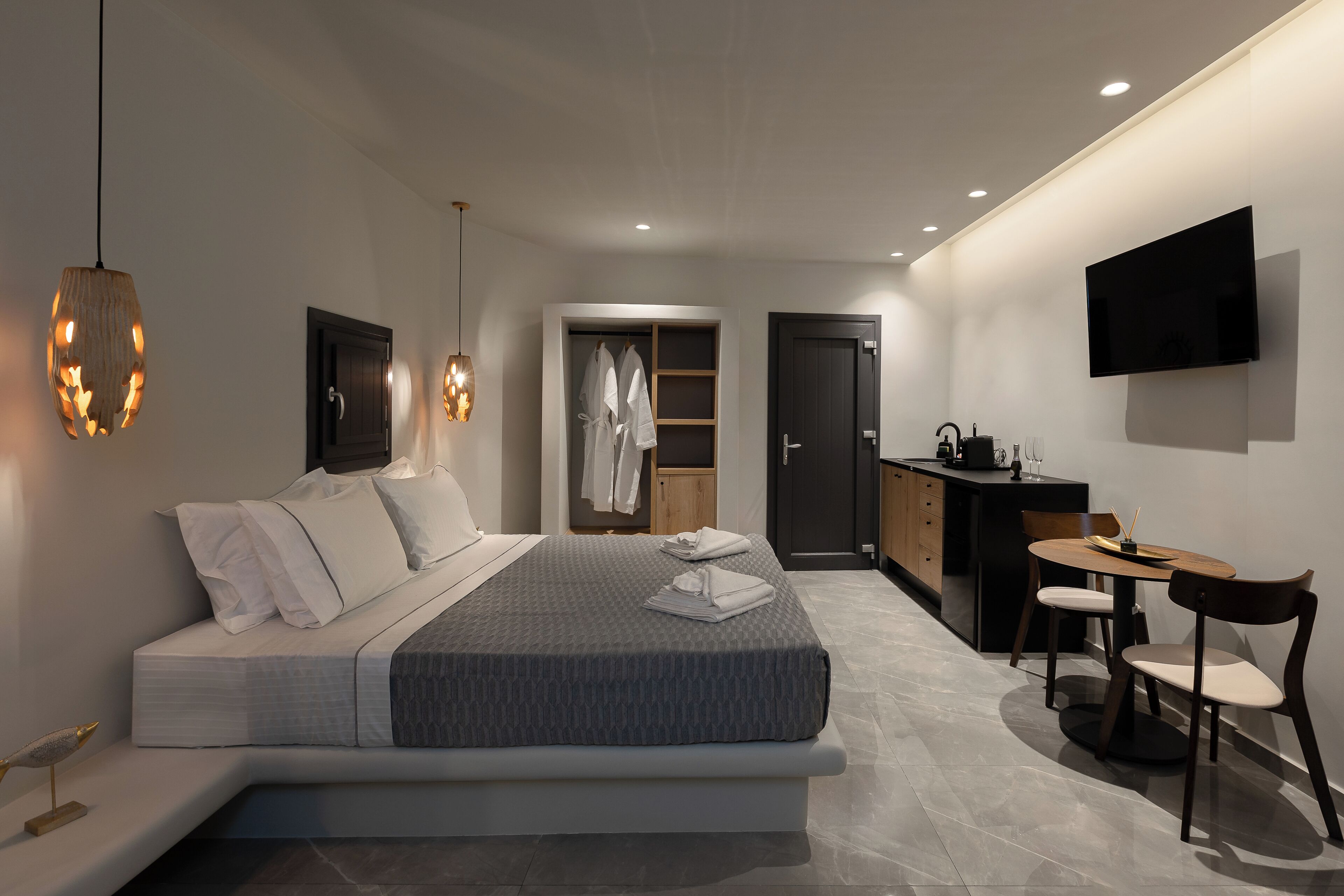 Executive Suite - Luxurious Private Indoor Hot Tub