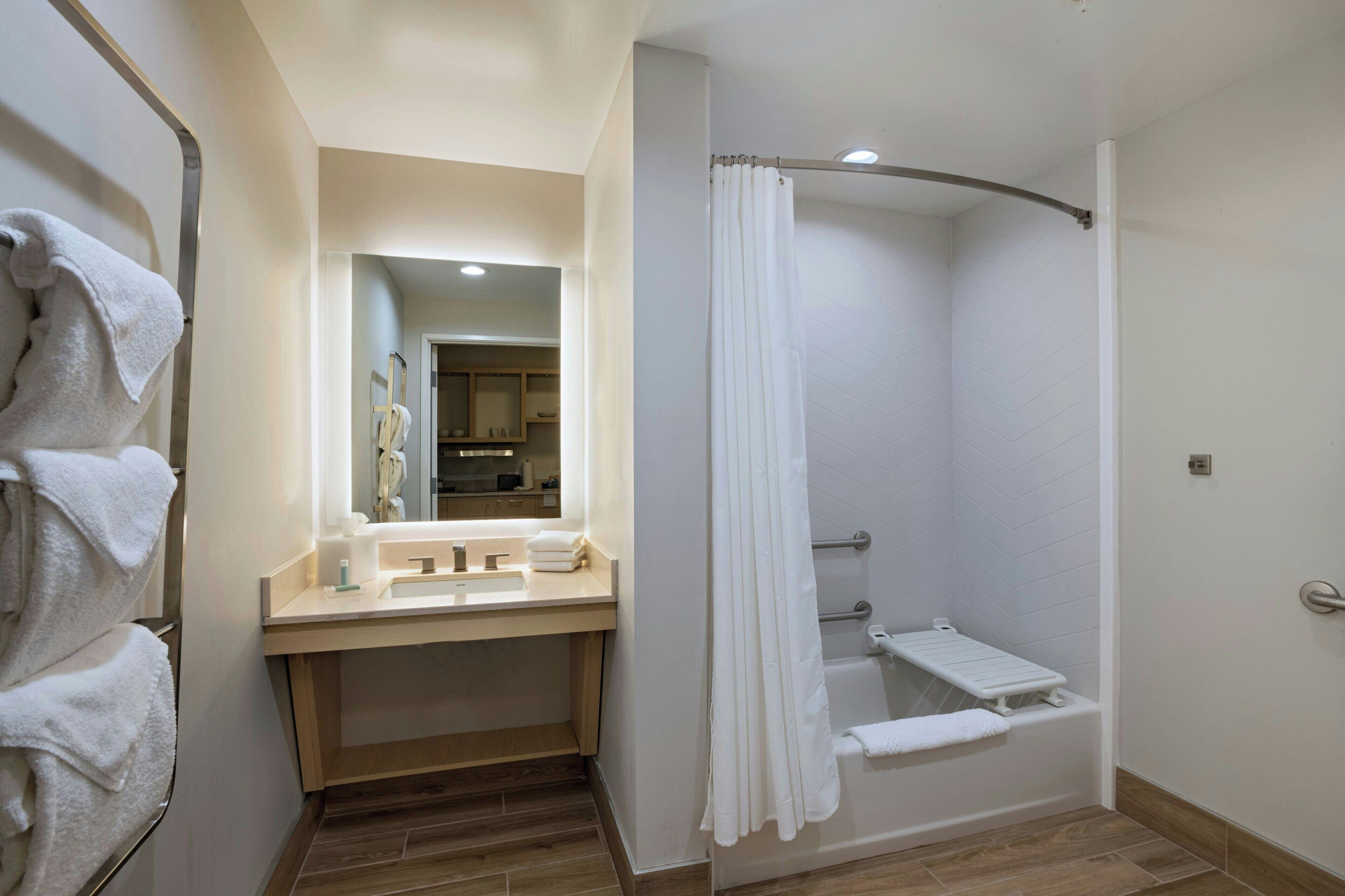 Studio, 2 Queen Beds (Mobility/Hearing Accessible, Tub)