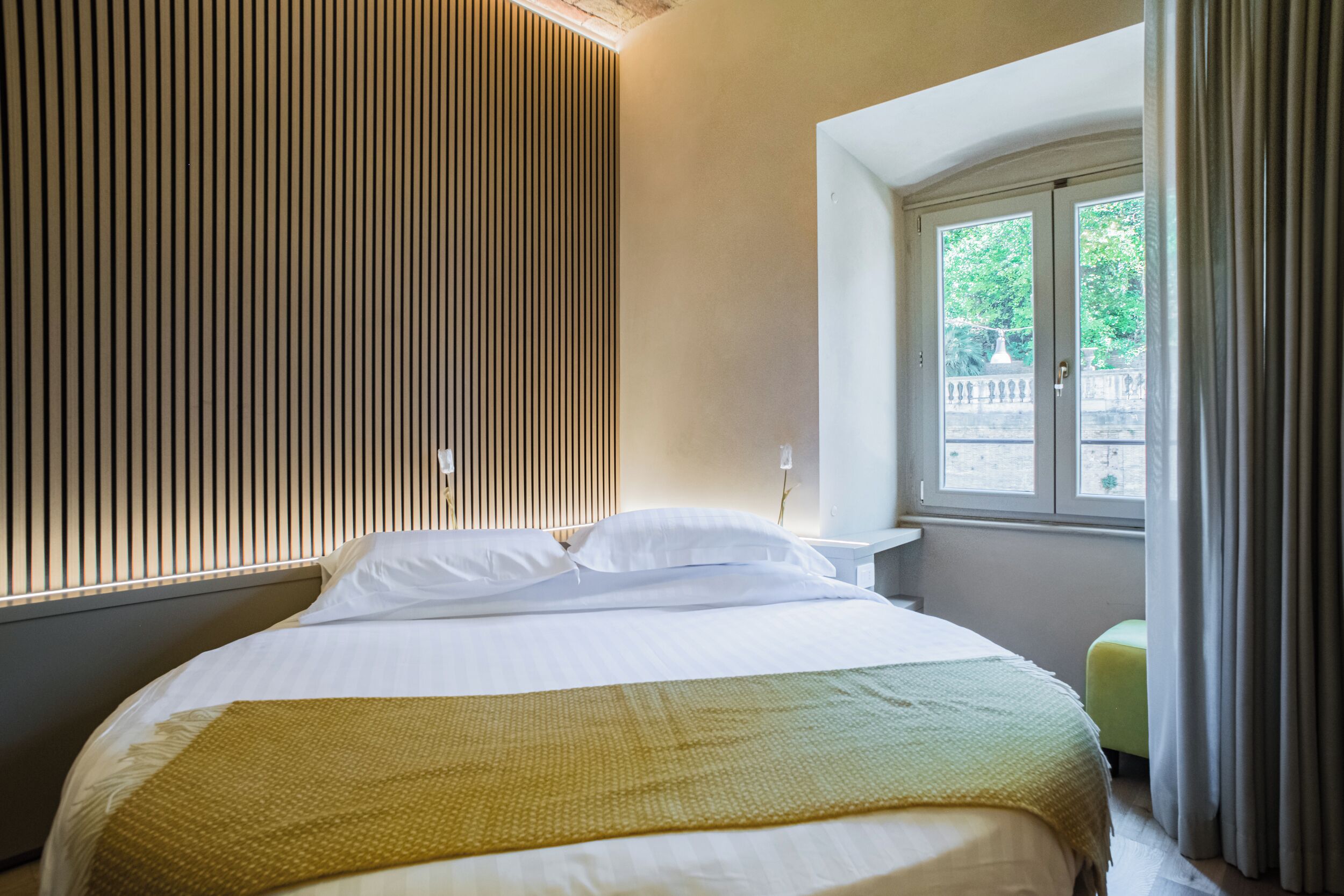 Deluxe Room 35 (Round Bed)