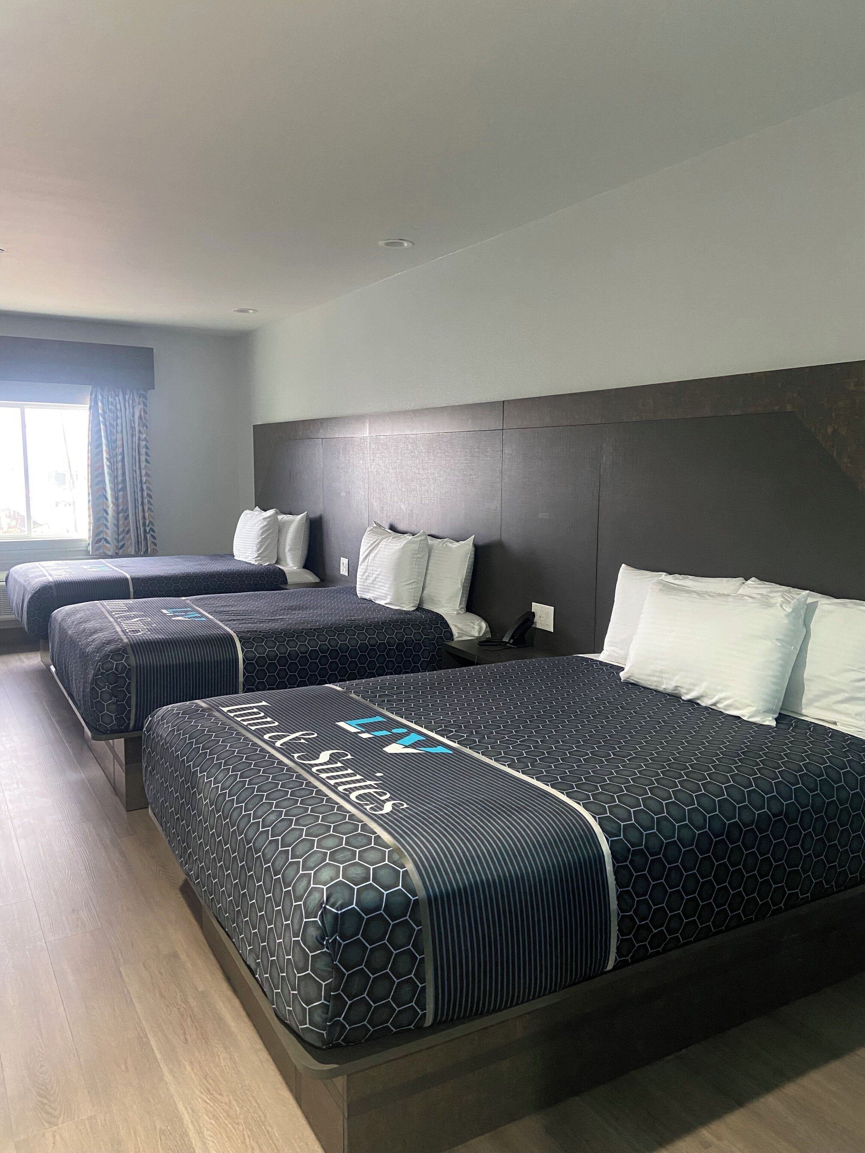 3 Queen Bed Non-Smoking