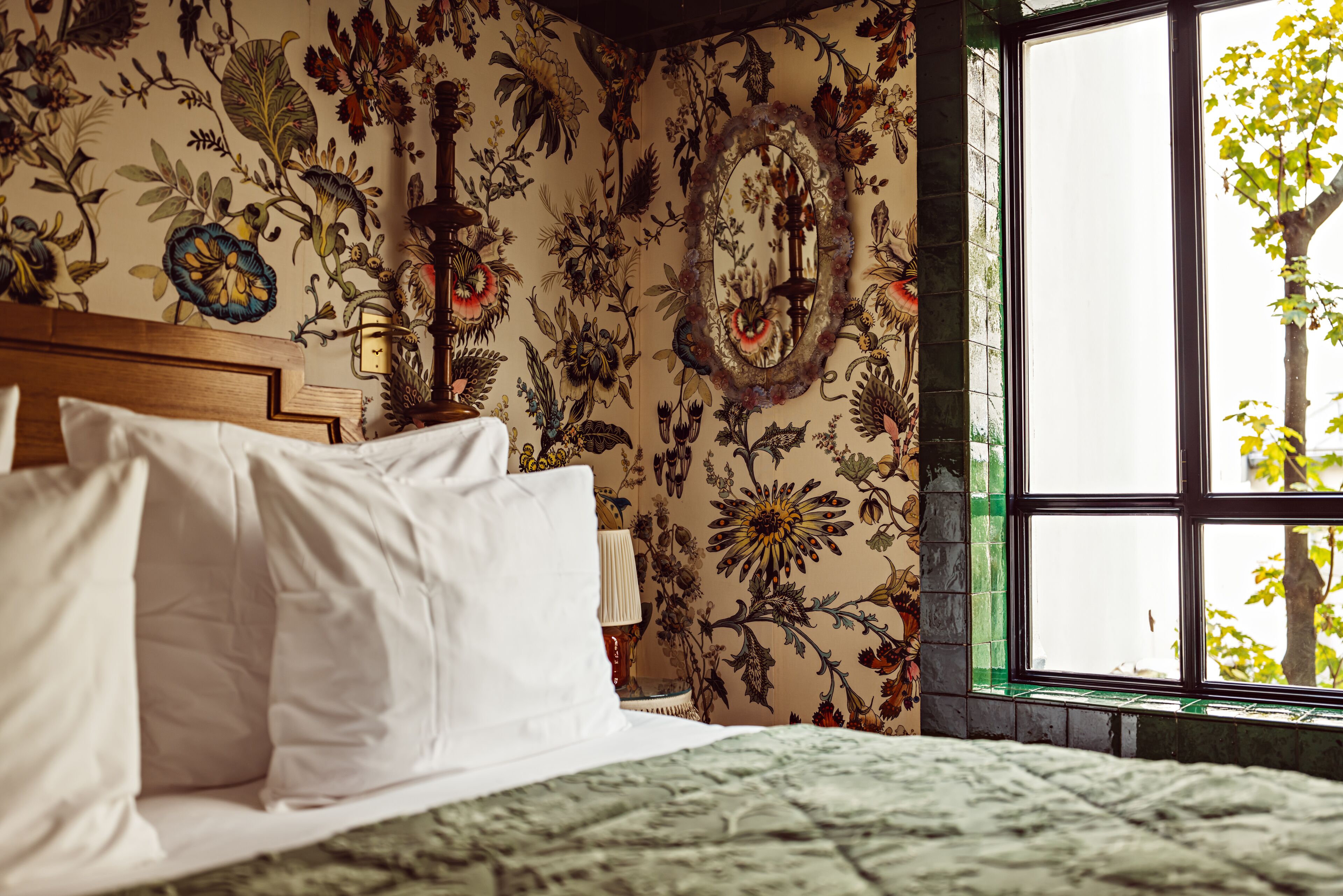 Superior parisian room
