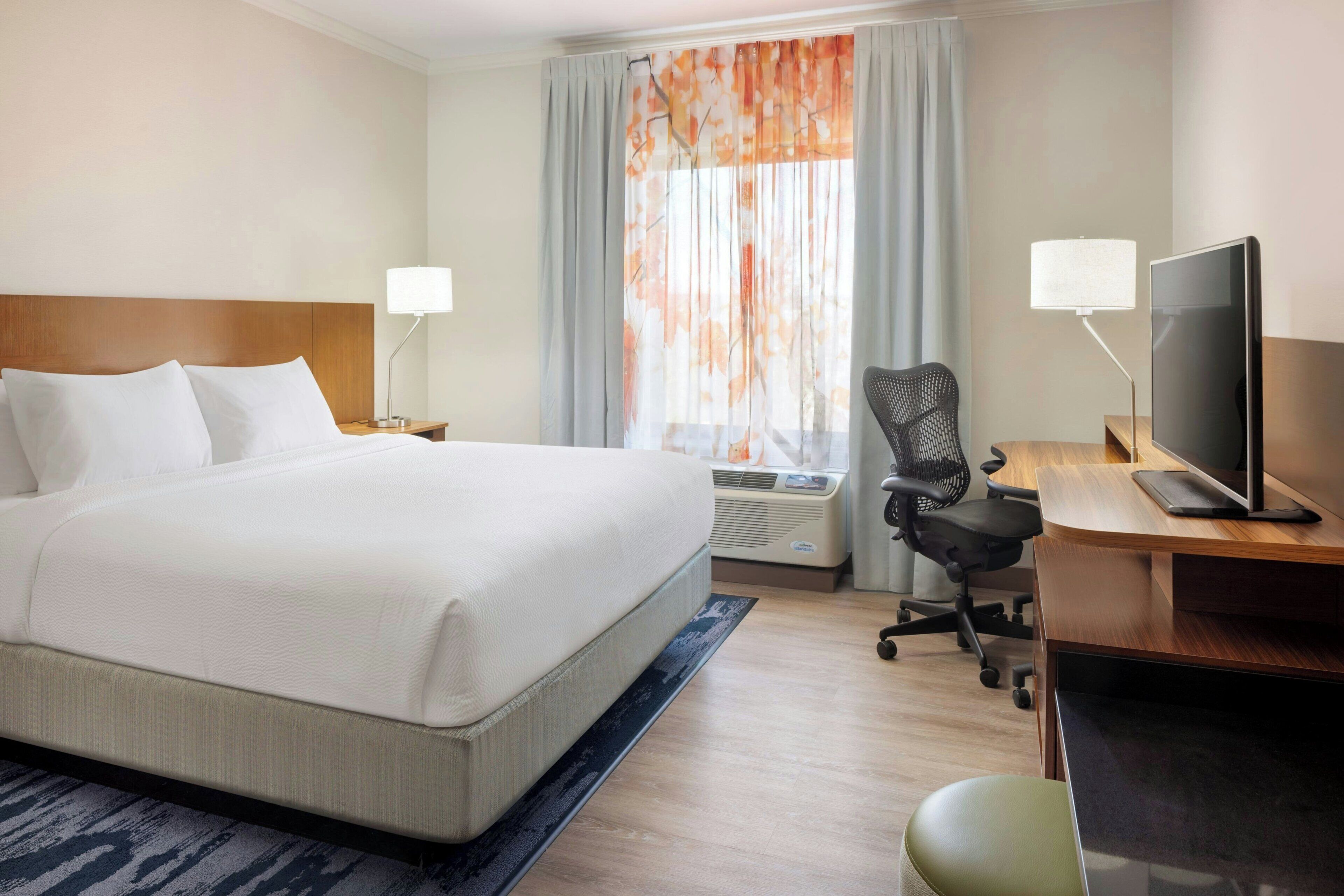 Room, 1 King Bed, Hearing Accessible