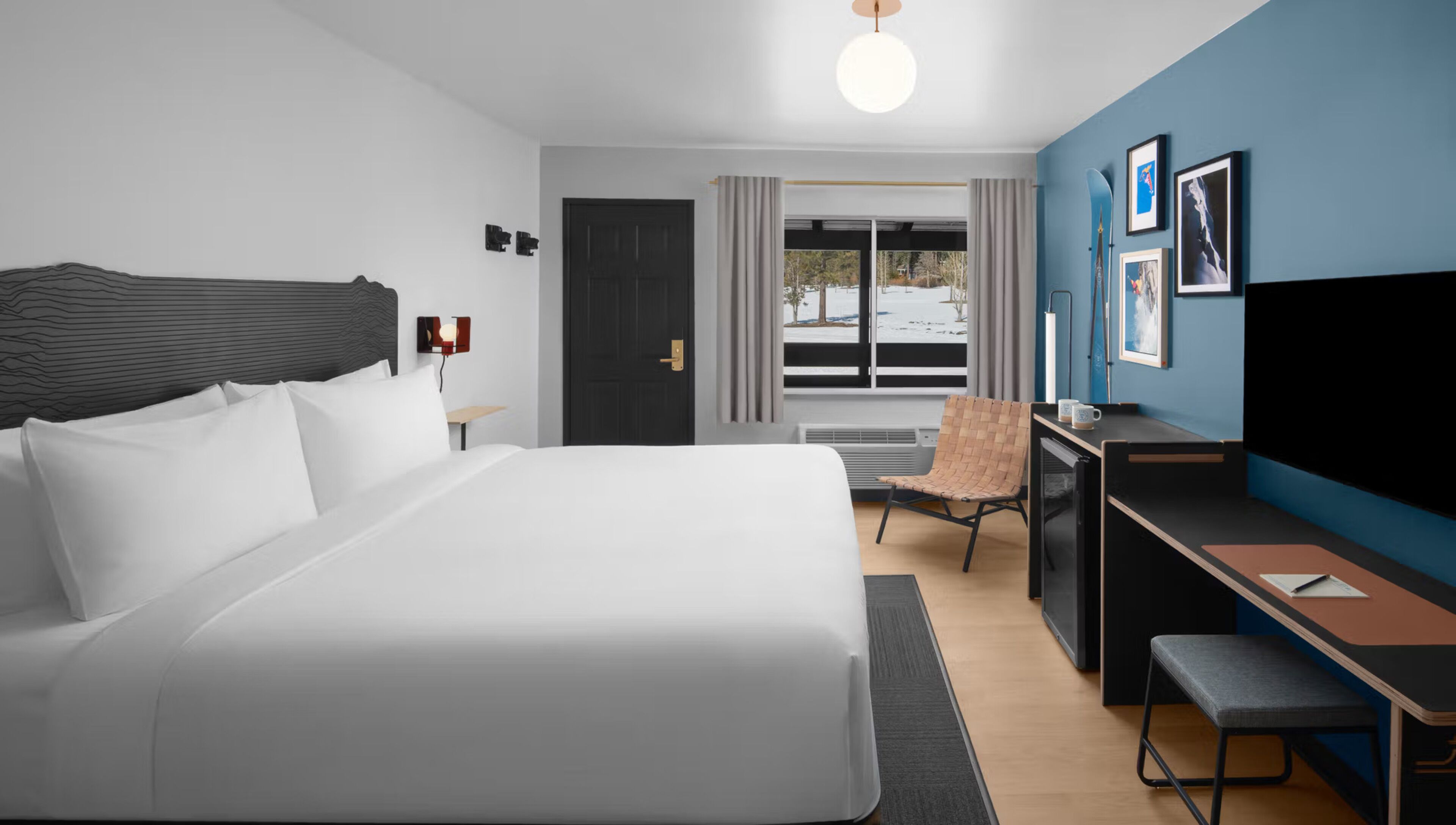 Classic Room, 1 King Bed, Patio