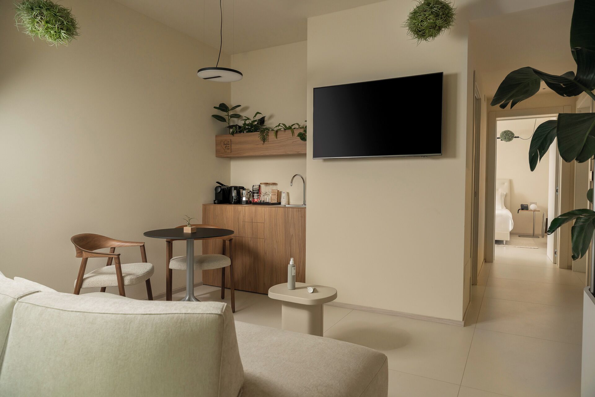 Suite, 1 King Bed, Garden View