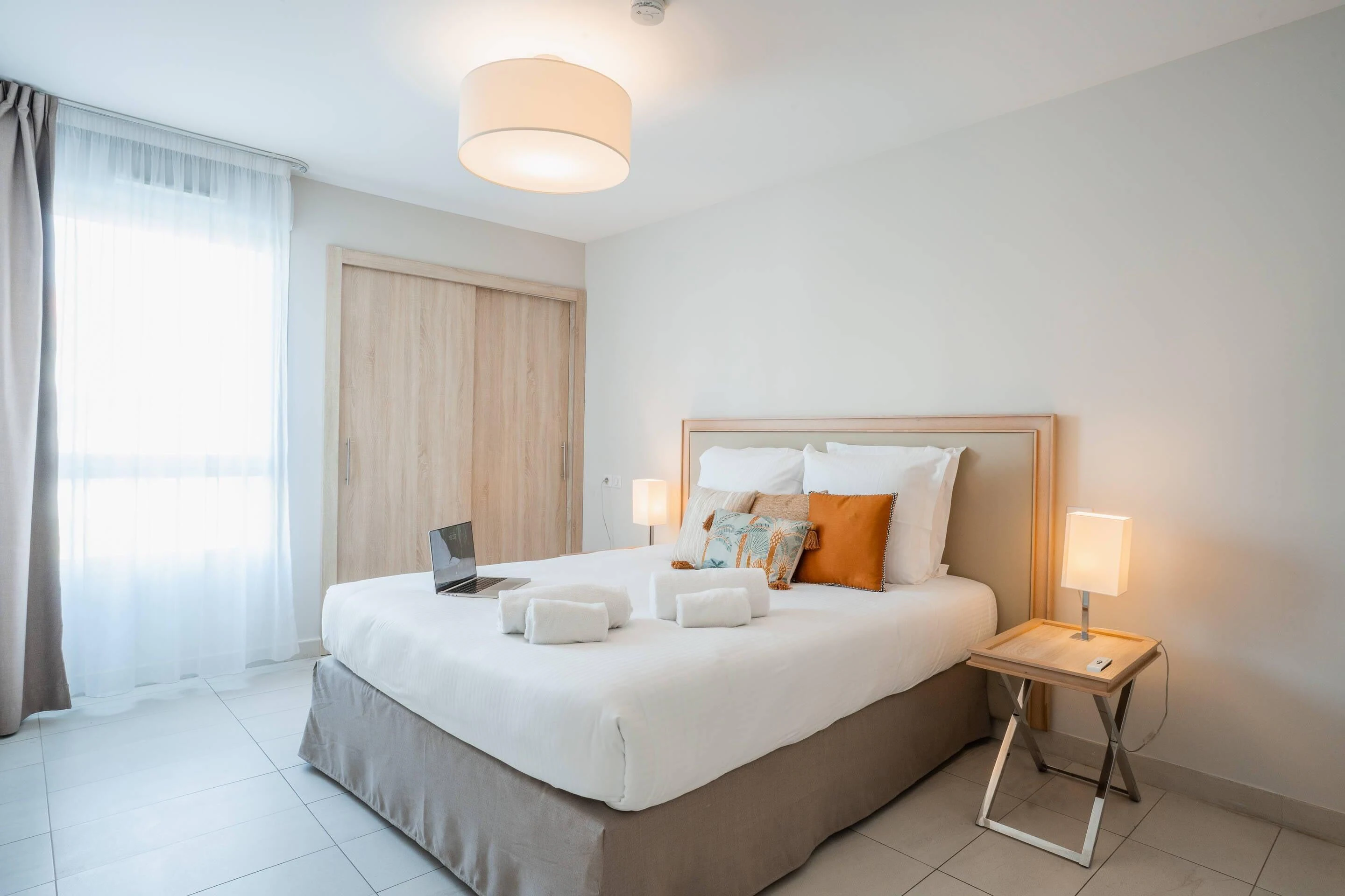 4 adults - 1 queen-size bed and 1 sofa bed
