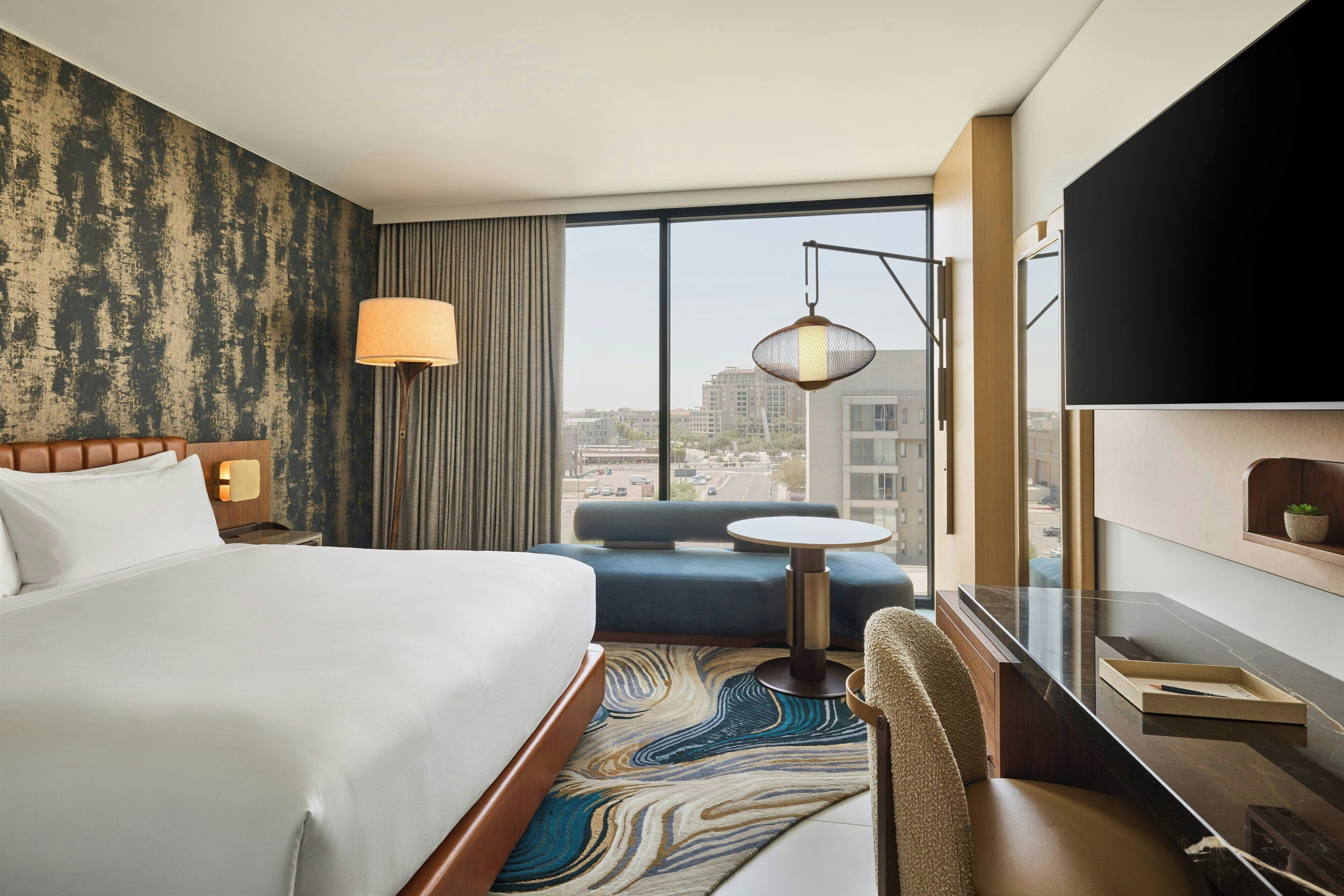 Deluxe Room, 1 King Bed, City View