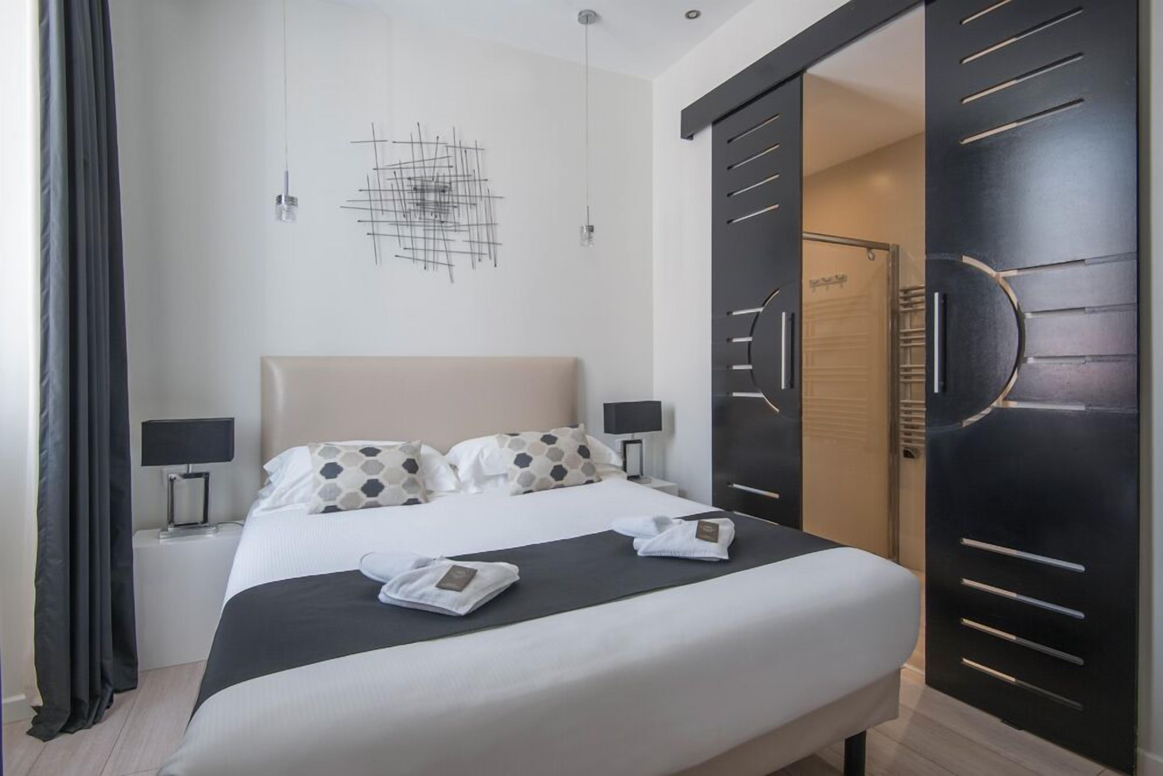 Deluxe Apartment