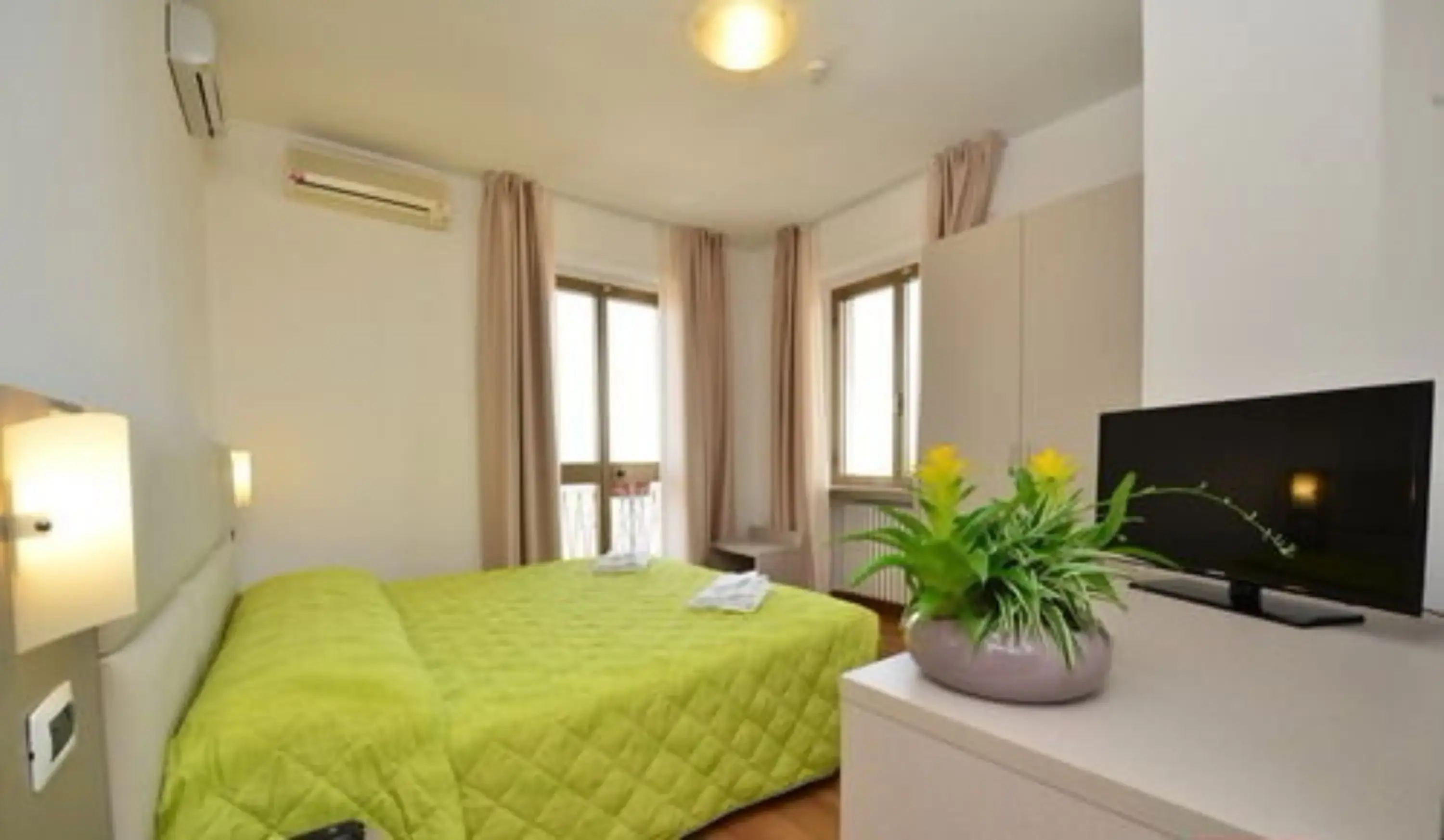 Double Room Double Room
