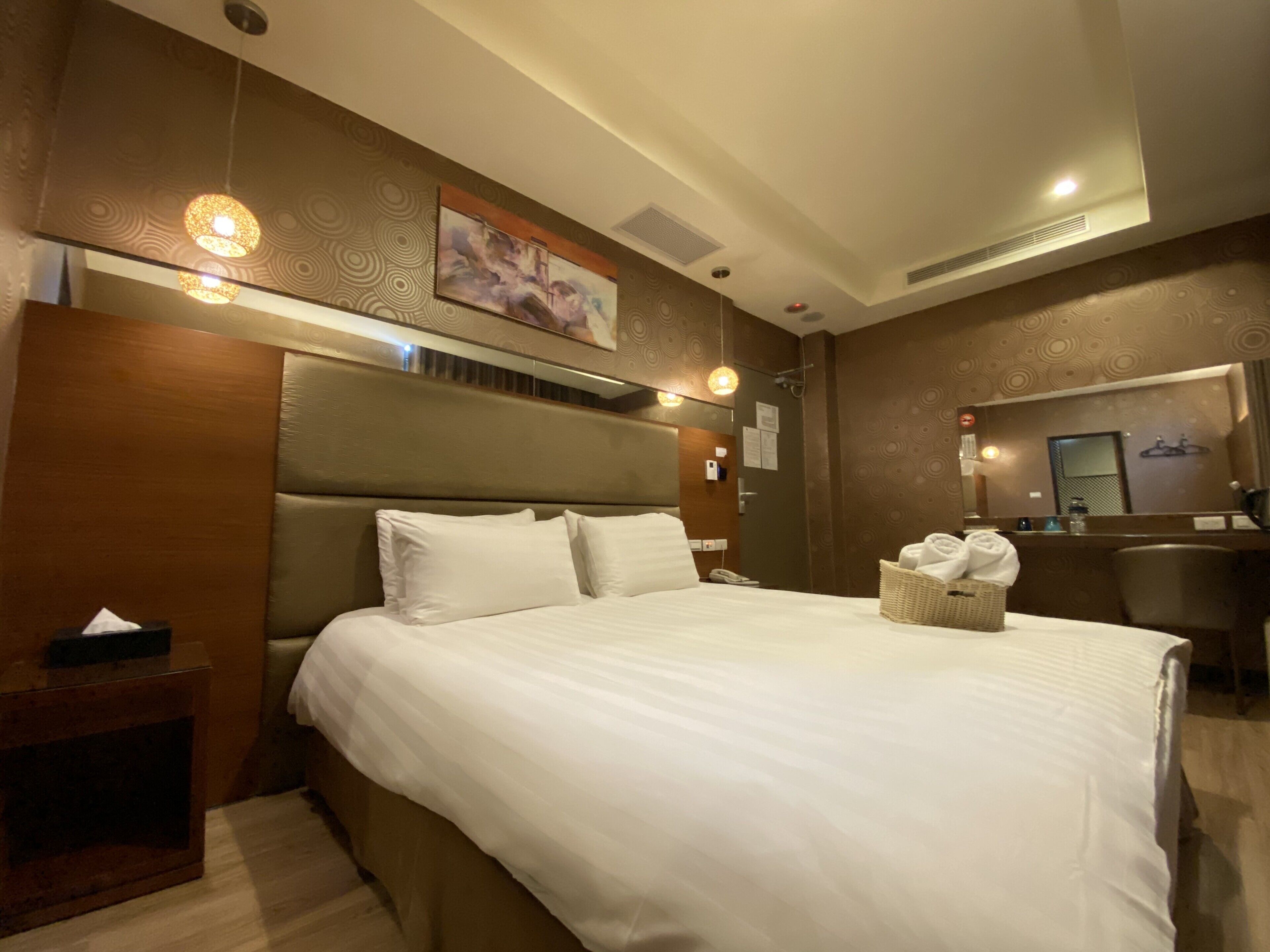 Deluxe Double or Twin Room, Bathtub