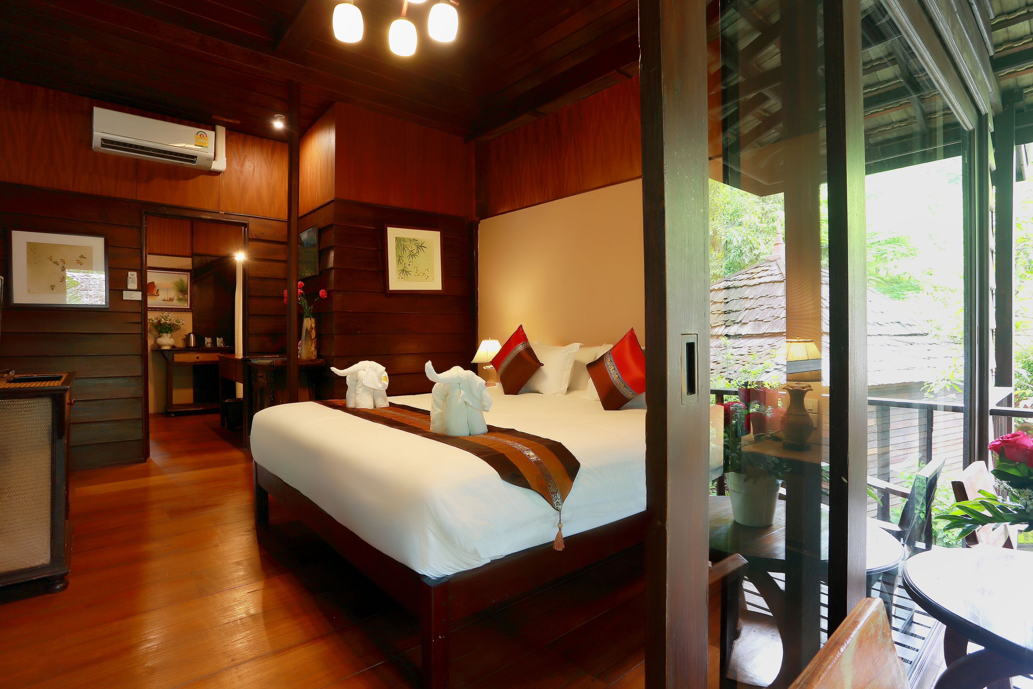 Deluxe Family Suite (6 Adults)