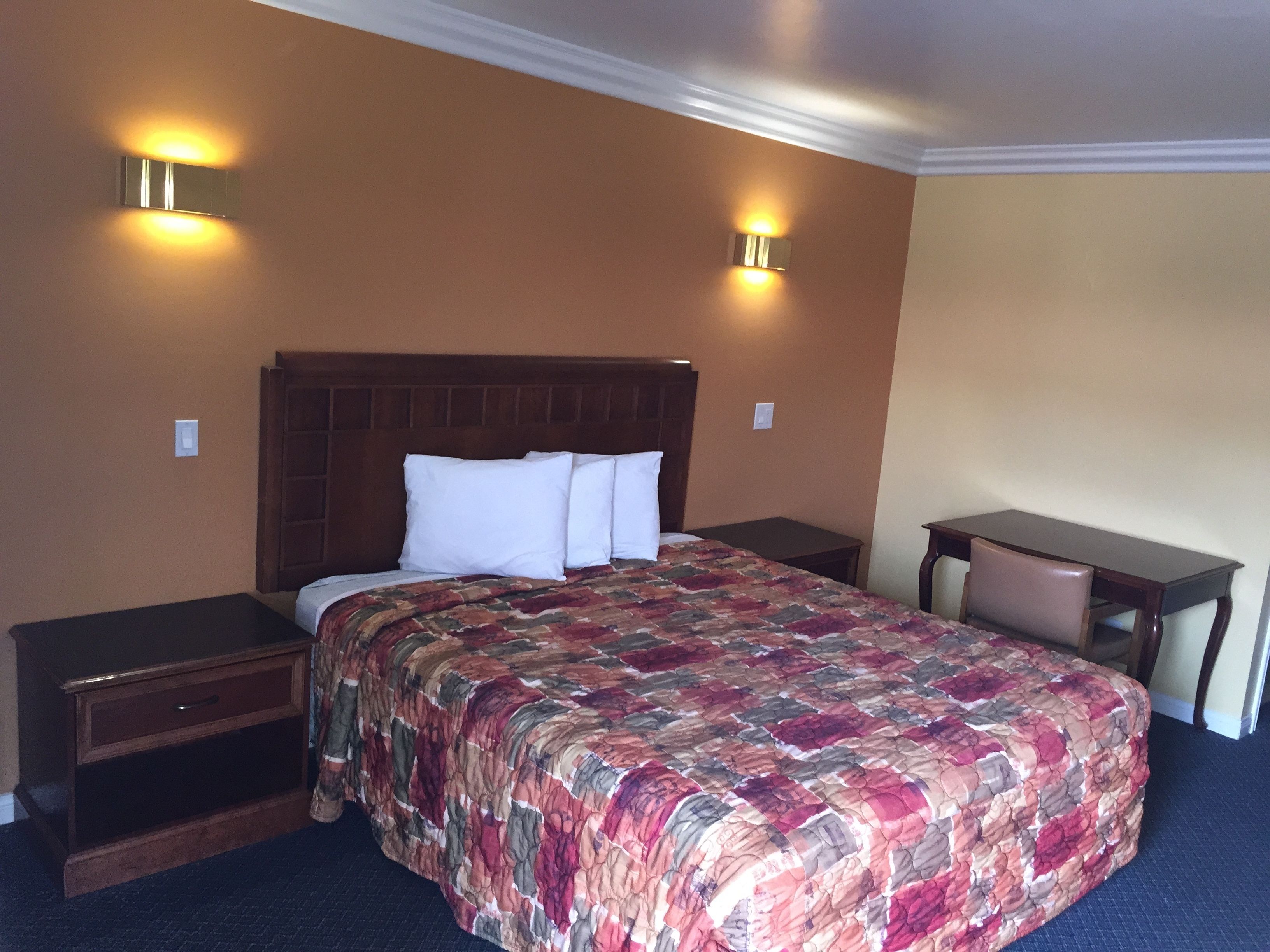 Standard Room, 1 King Bed, (Non-Smoking/Smoking)