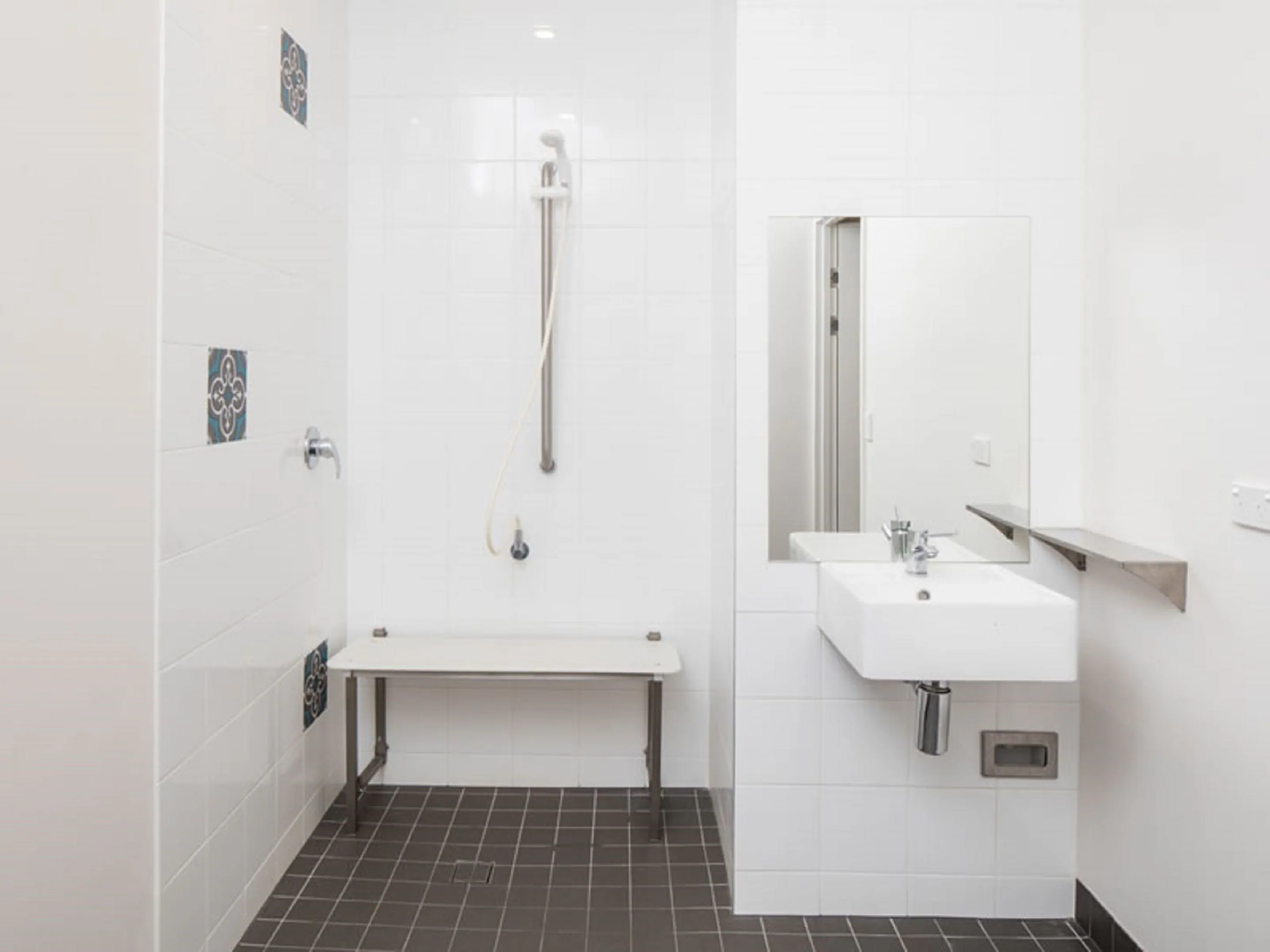 Queen Accessible Room