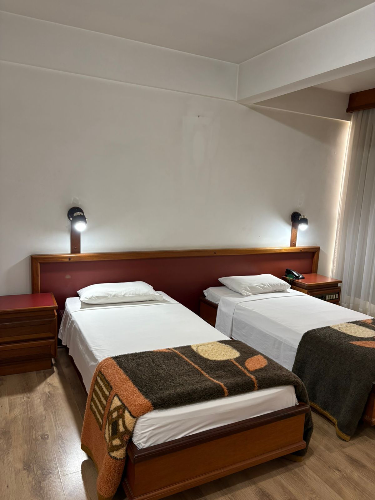 Room, 2 Twin Beds, Shower Grab Bars, Non Smoking
