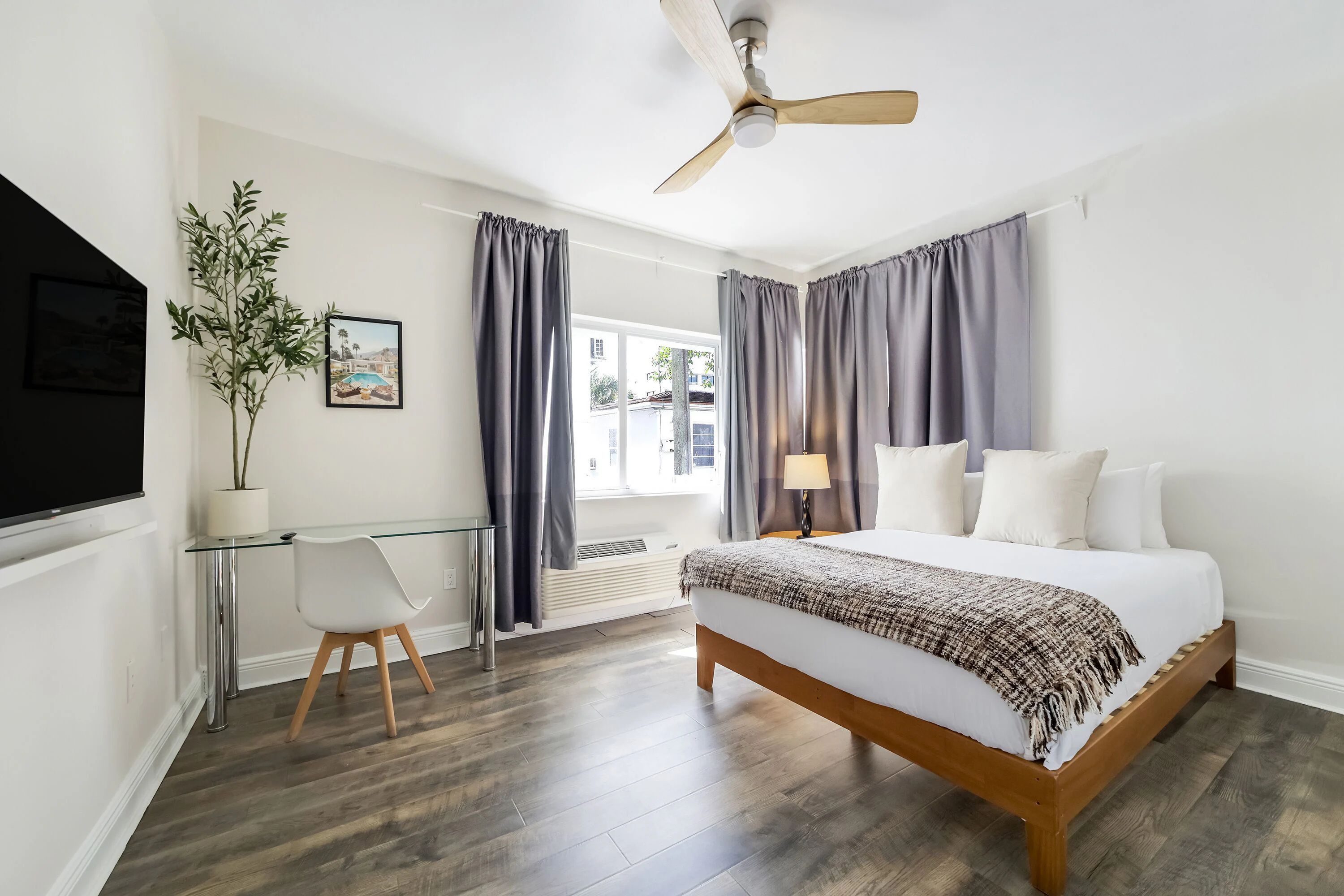 Superior Studio, 1 Queen Bed, Kitchenette (Self check-in)