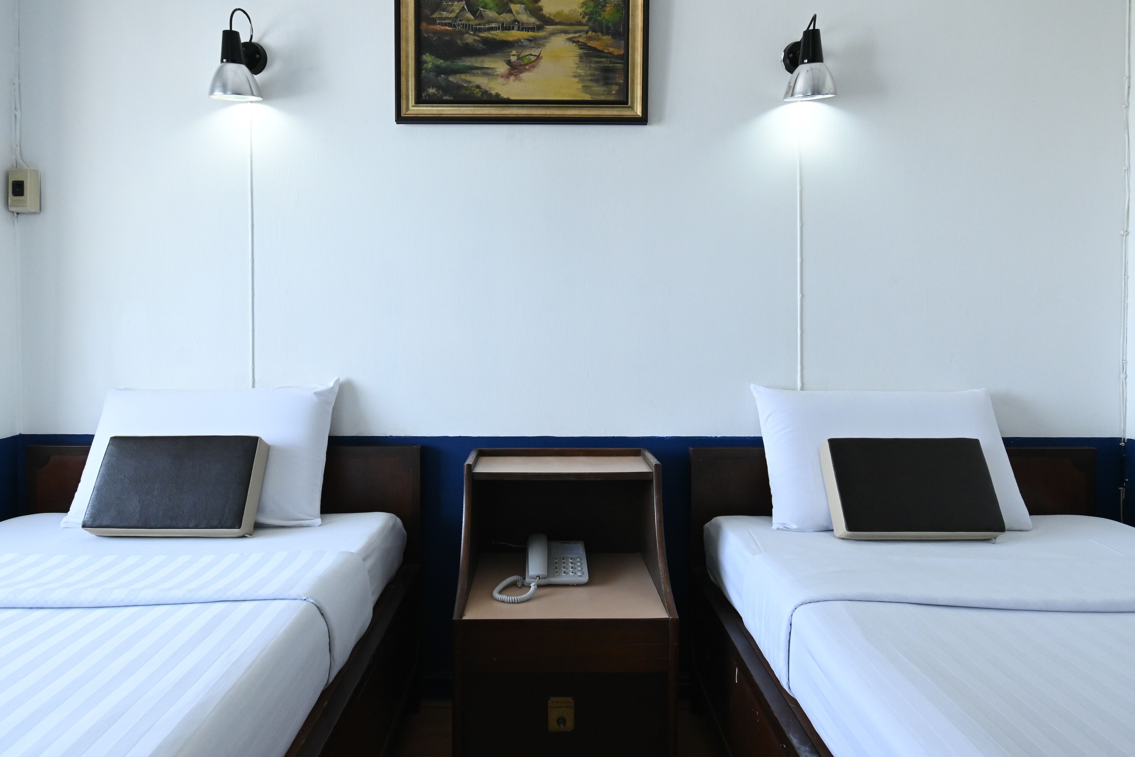 Twin Deluxe Room with Bathtub