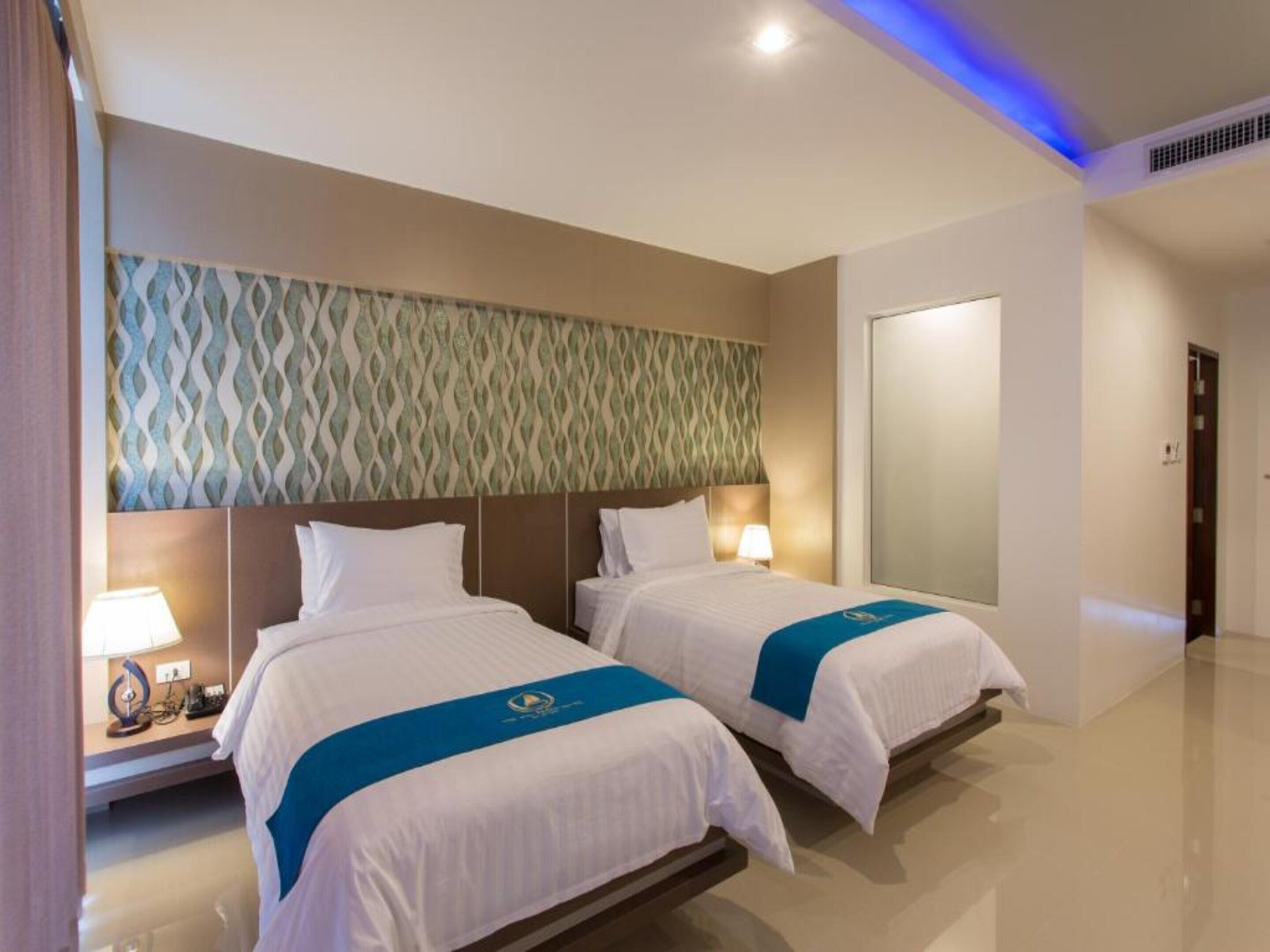Superior Double or Twin Room, Pool View