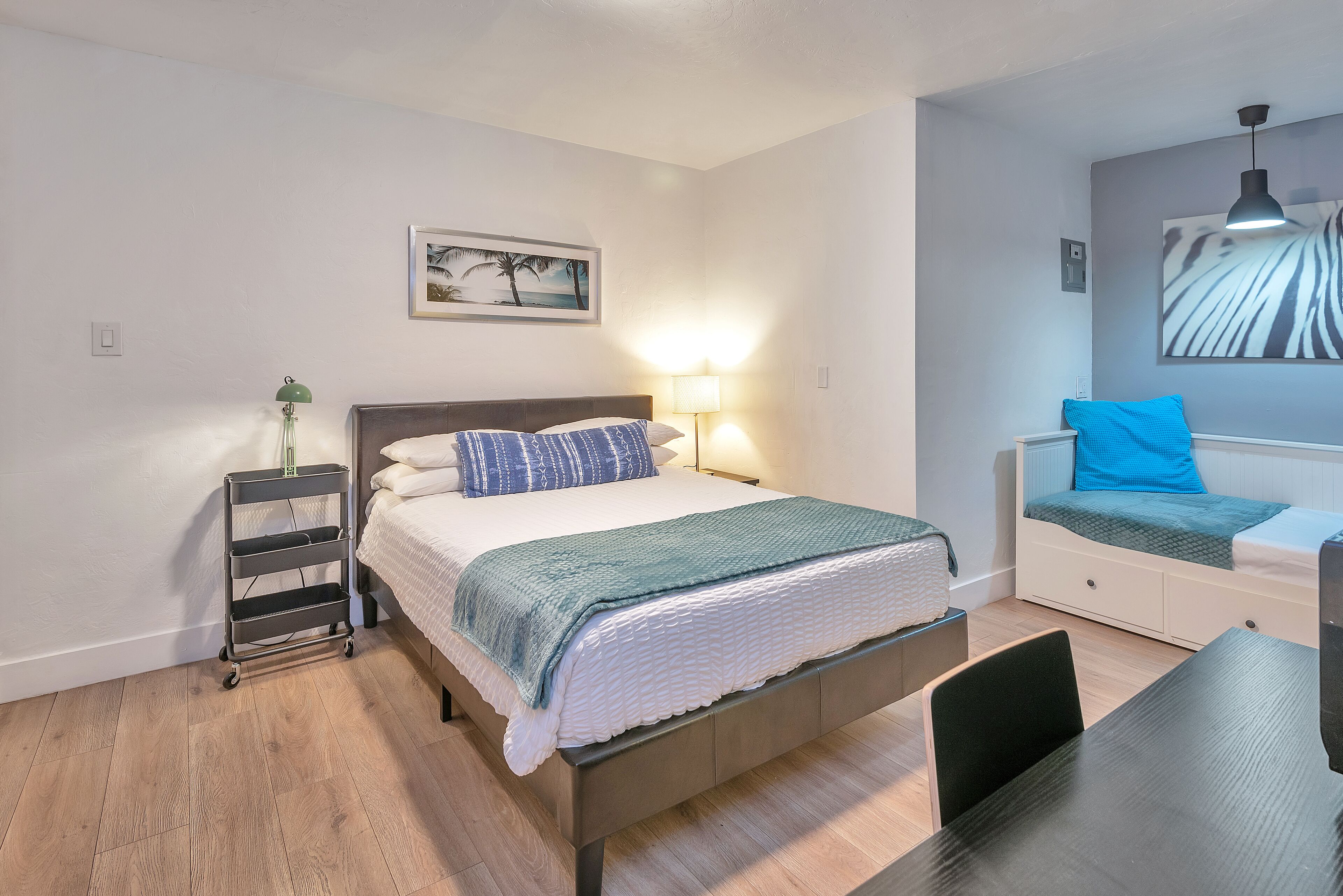 Studio, 1 Queen Bed with Sofa bed