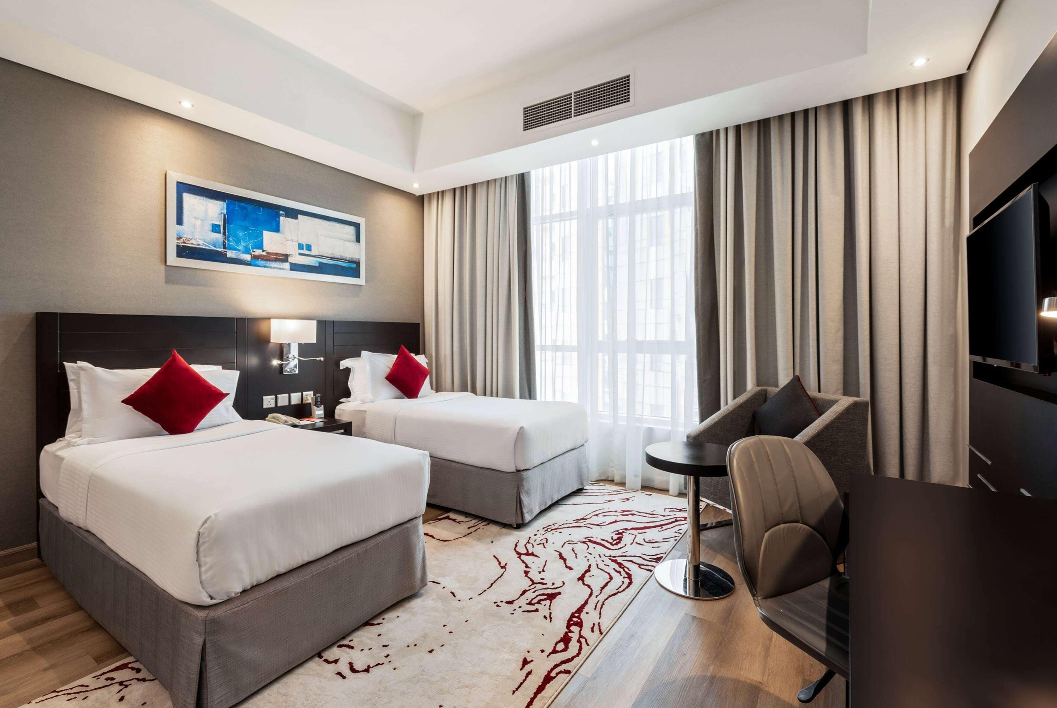 Explorer Twin Room Smoking | Dubai with Free Shuttle