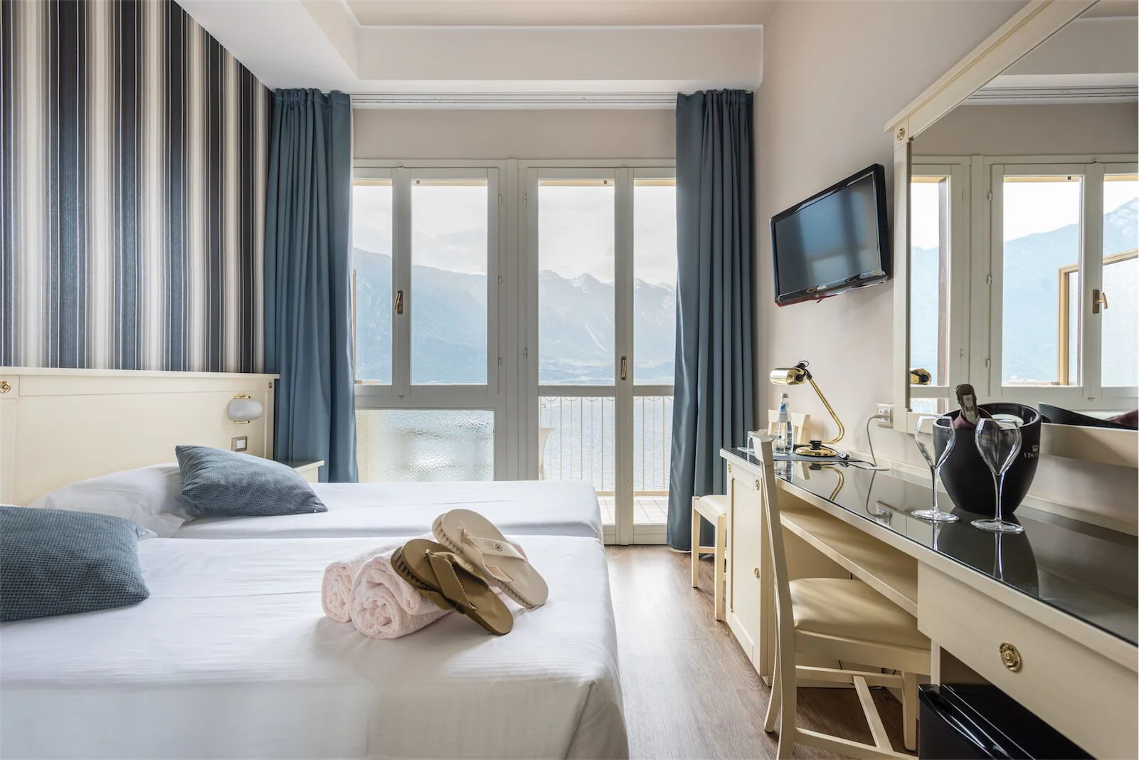 Comfort Double or Twin Room, Lake View