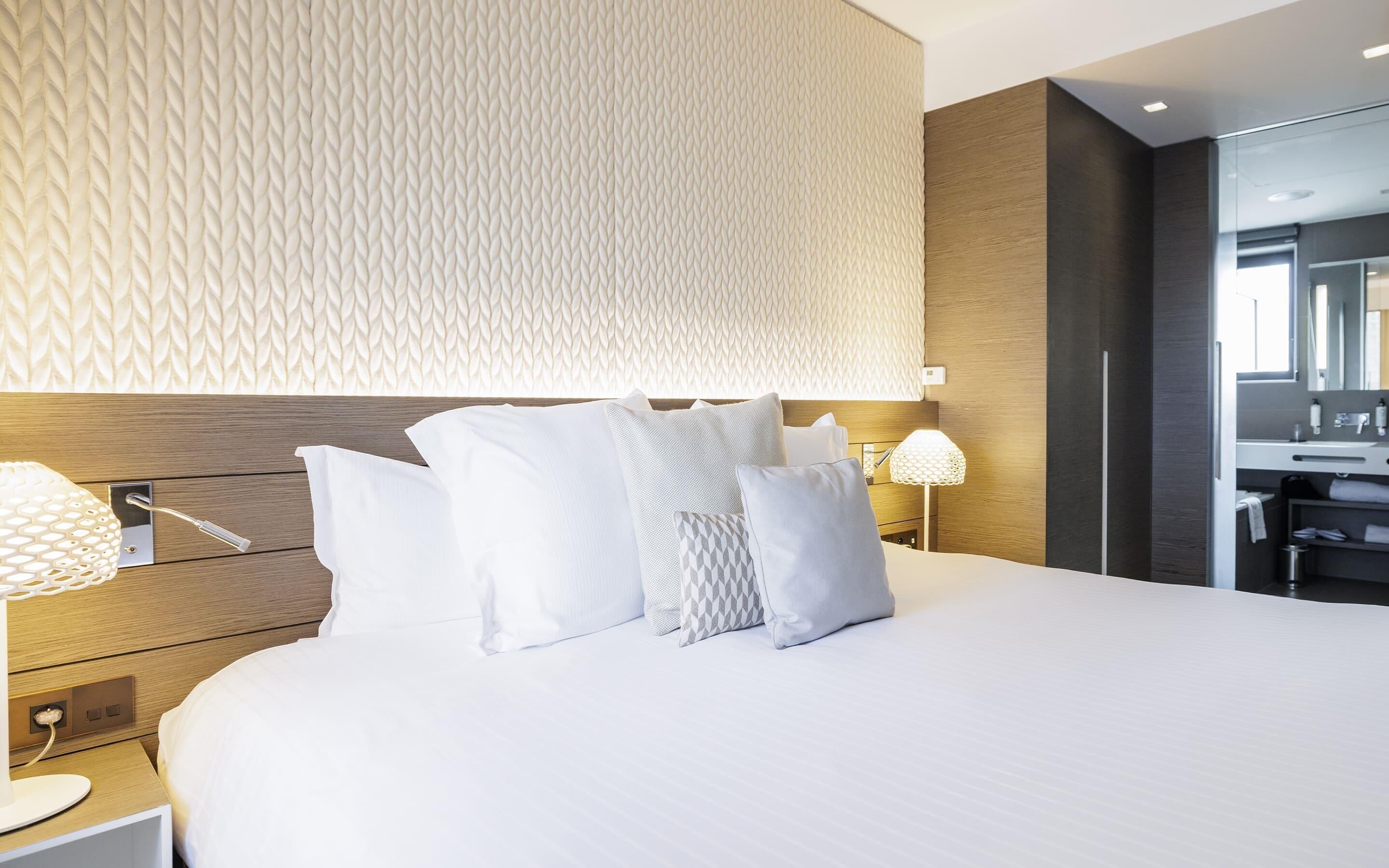 Deluxe Room, 1 Queen Bed, Non Smoking (Larger Room;Twin bed on request)
