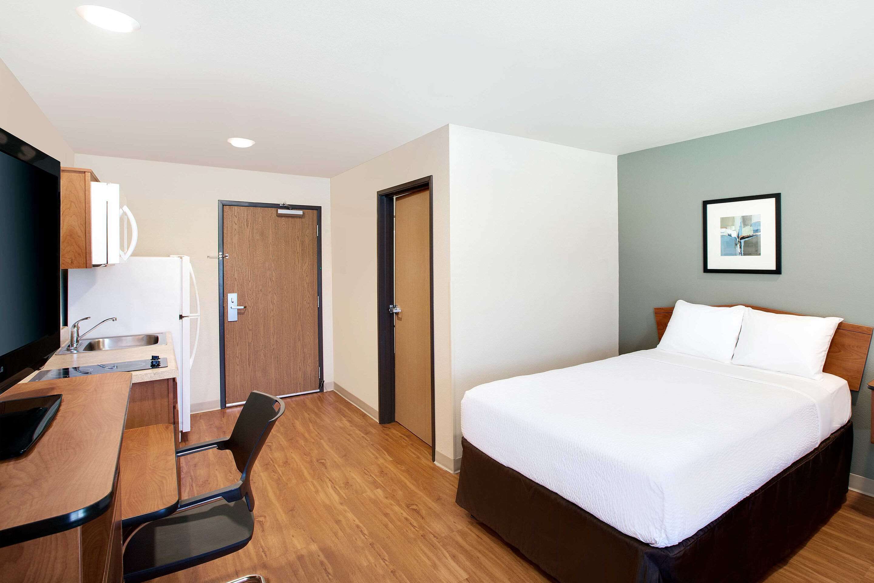 Standard Room, 1 Queen Bed, Non Smoking