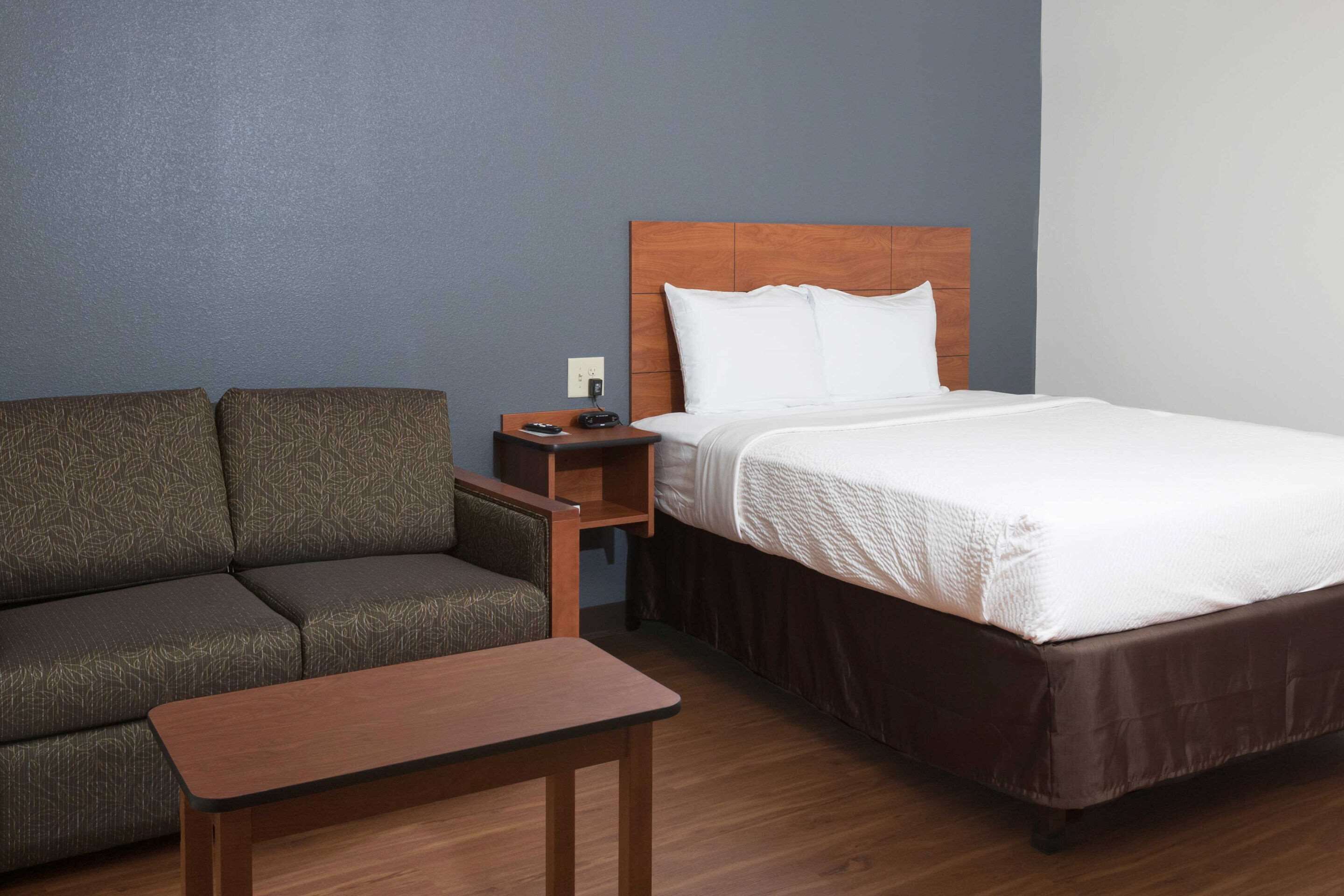 Room, 1 Queen Bed with Sofa bed, Accessible, Non Smoking