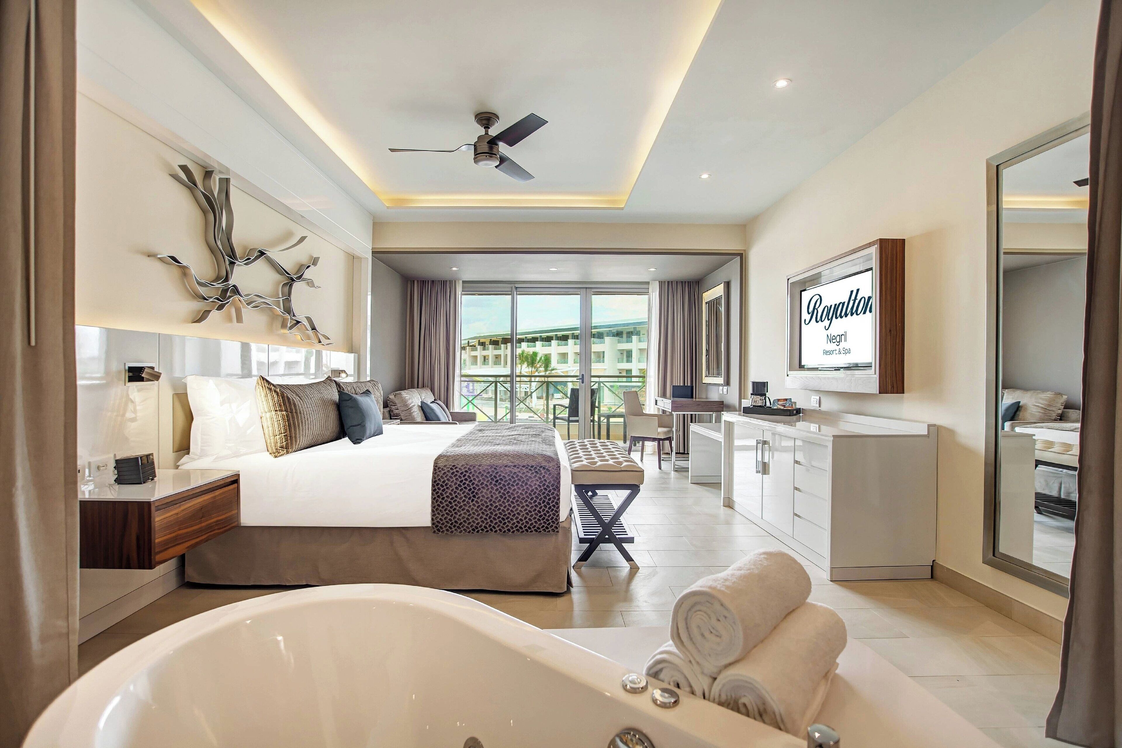 Luxury Junior Suite ocean view Diamond Club