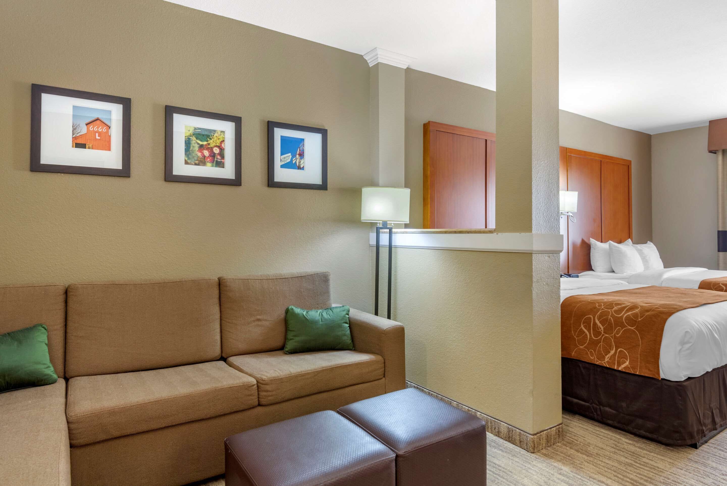 Suite, 2 Queen Beds, Non Smoking