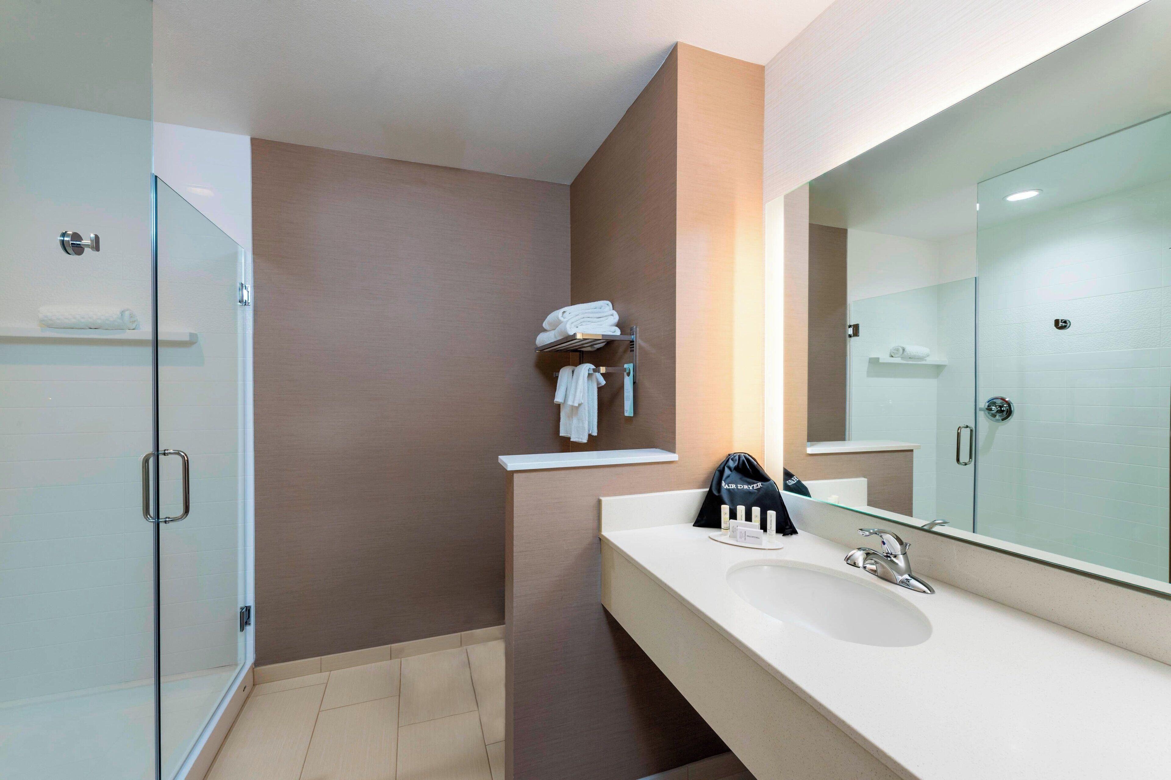 Room, 1 King Bed (Hearing Accessible)