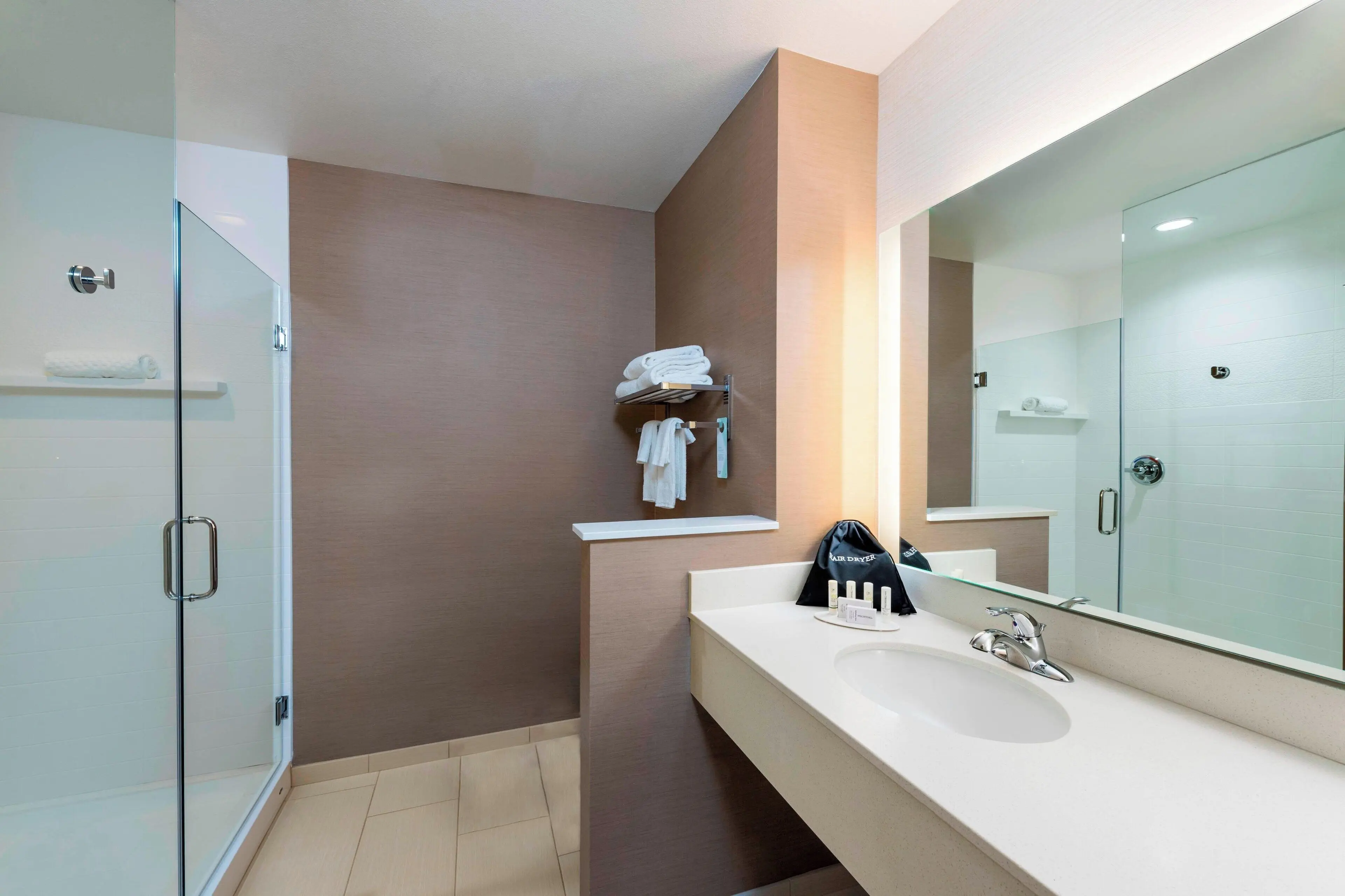 Room, 1 King Bed (Hearing Accessible) Room, 1 King Bed (Hearing Accessible)