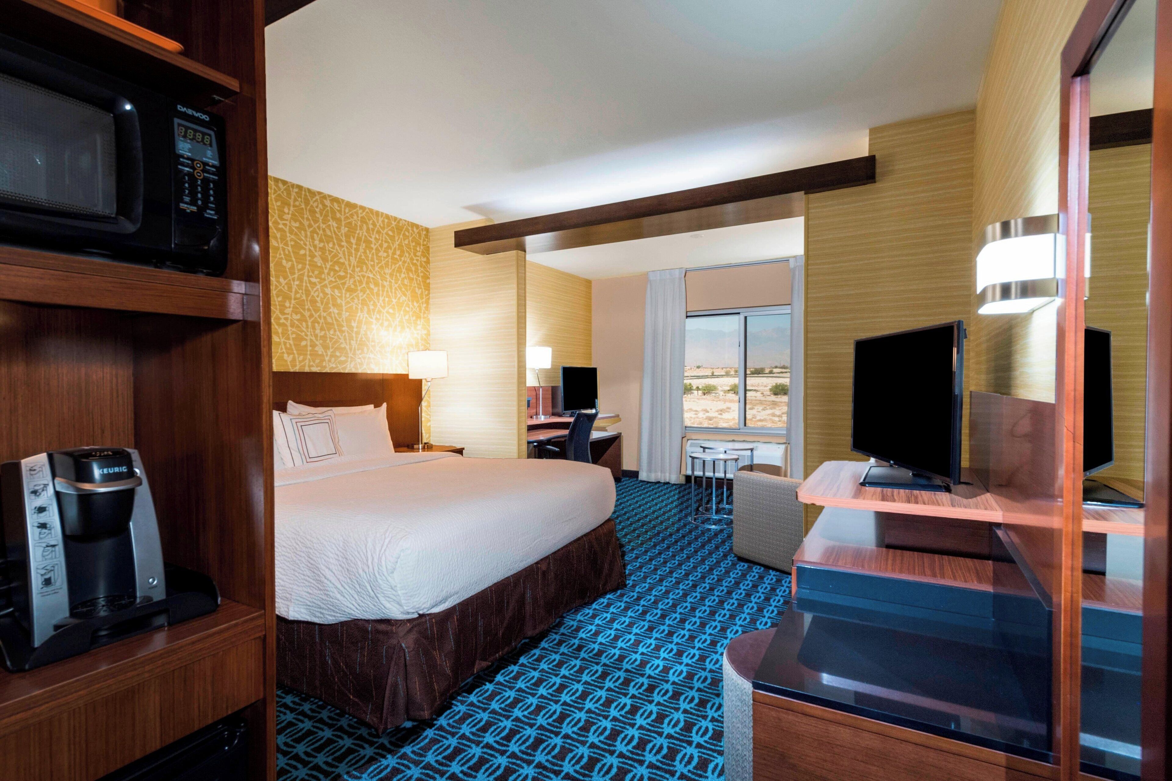 Suite, 1 King Bed with Sofa bed (Mobility/Hearing Access, Roll-In Shwr)