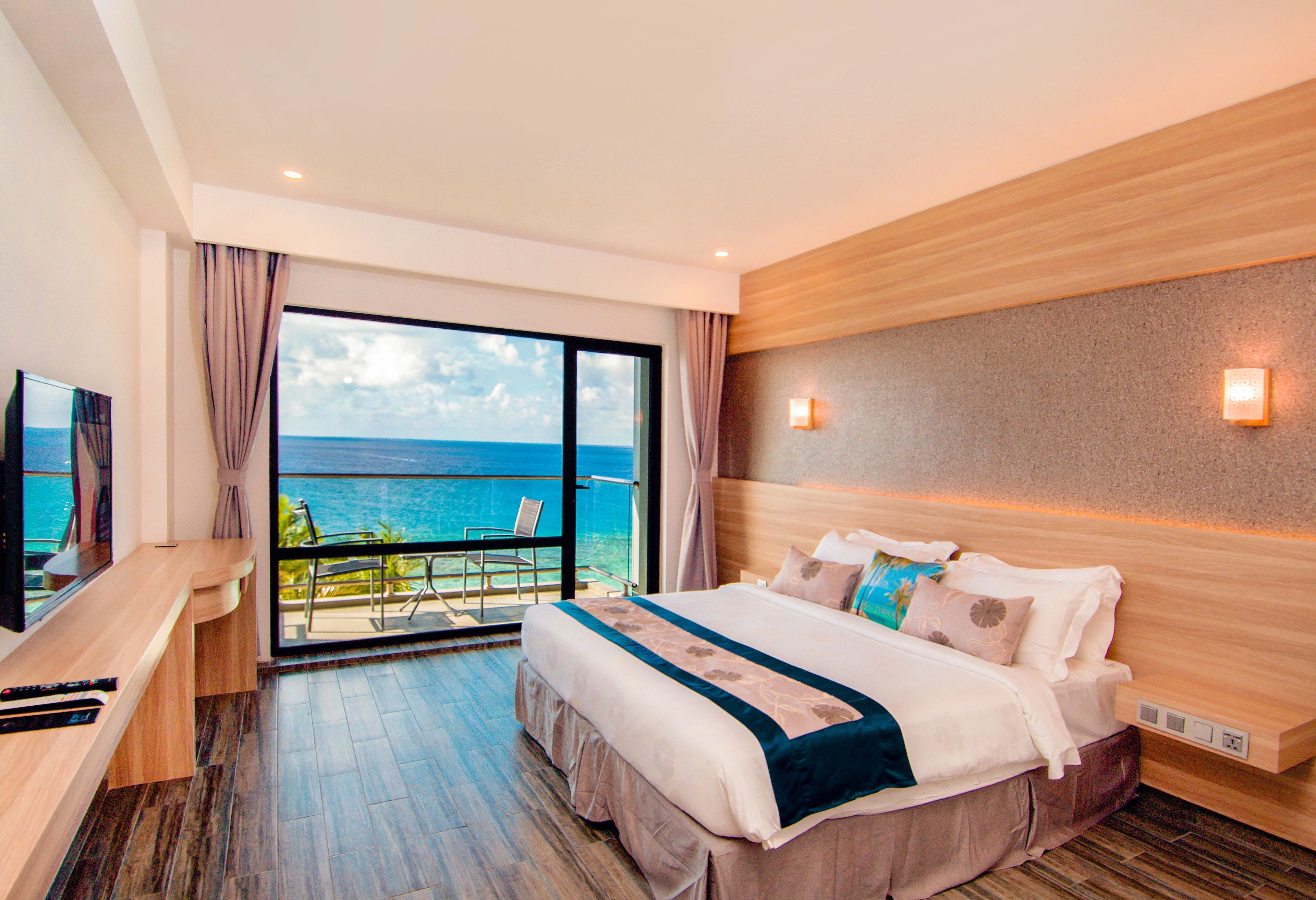Super Deluxe Room with Balcony and Ocean View