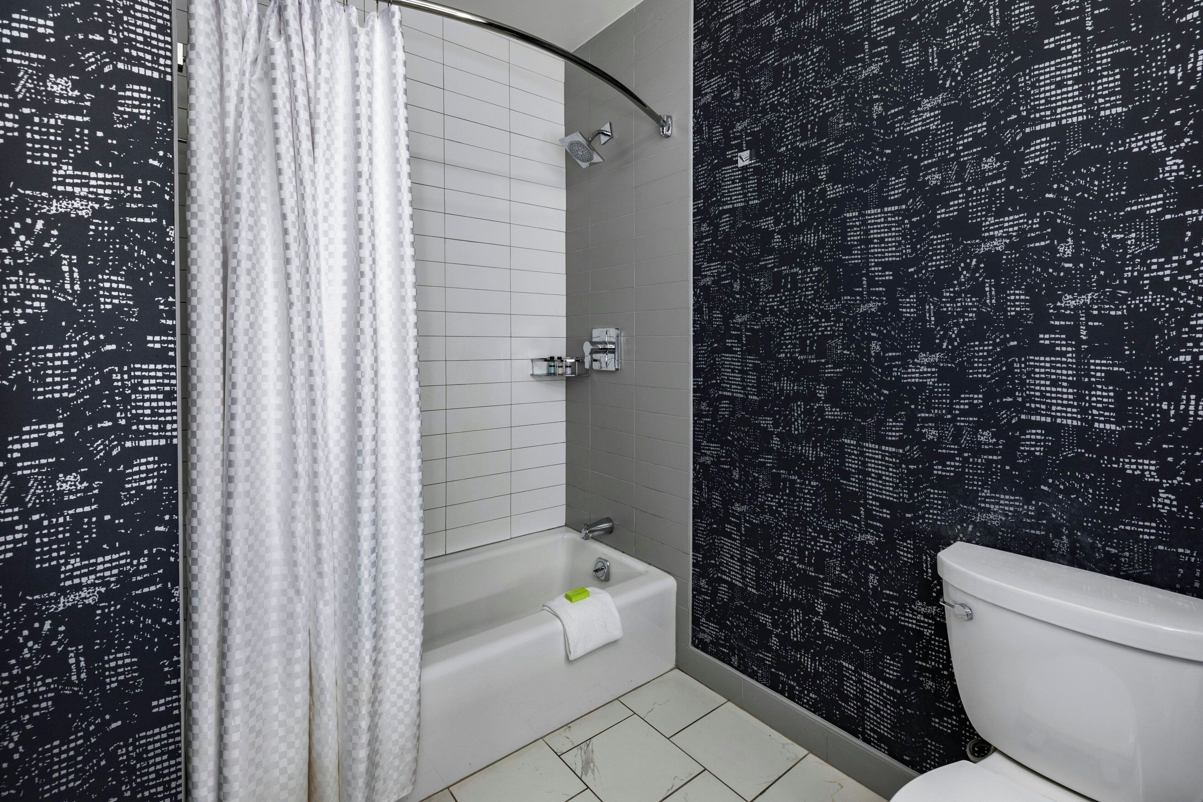 Room, 2 Queen Beds, City View