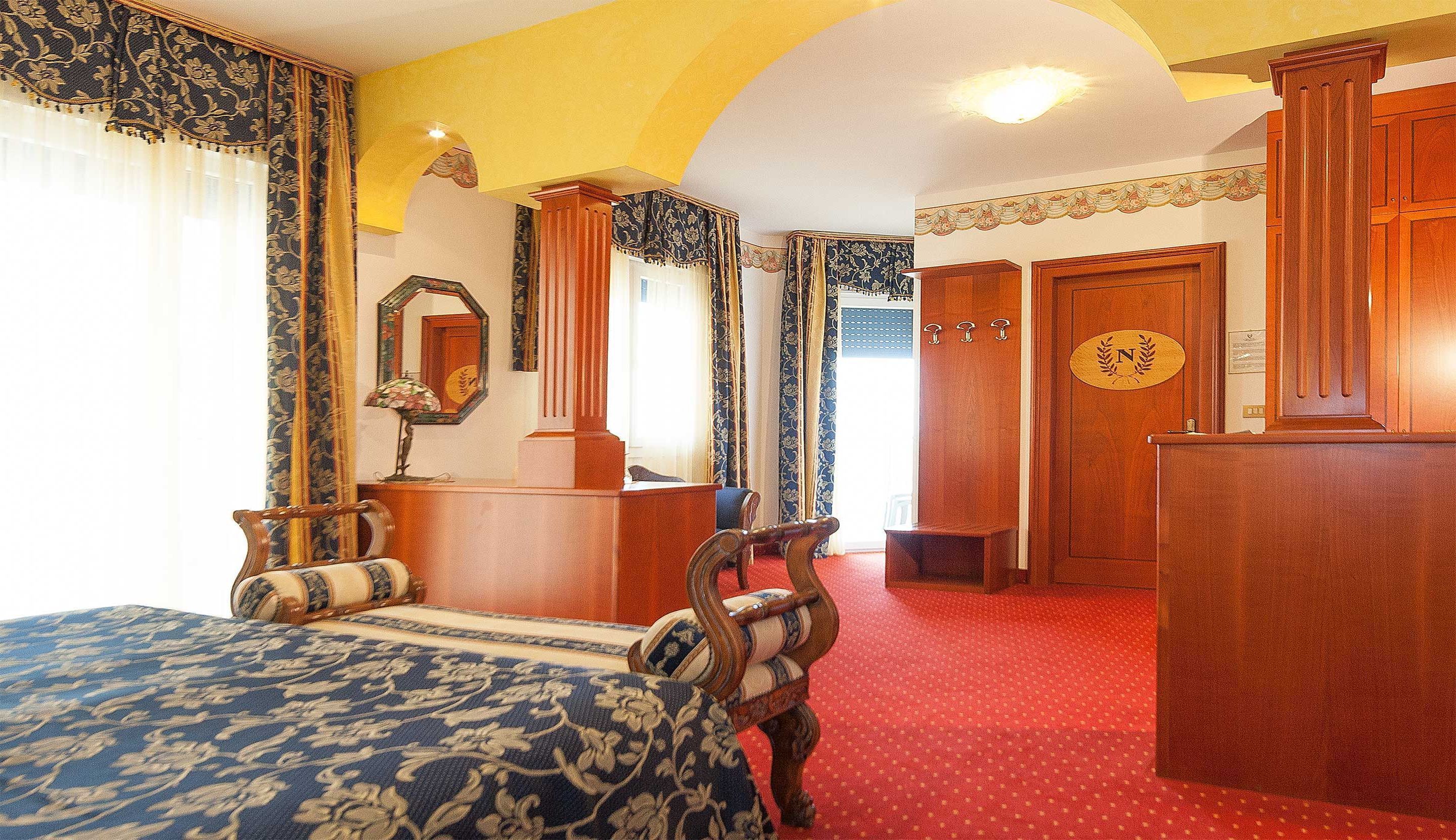 Deluxe Suite, 1 Double Bed, Balcony, Partial Sea View