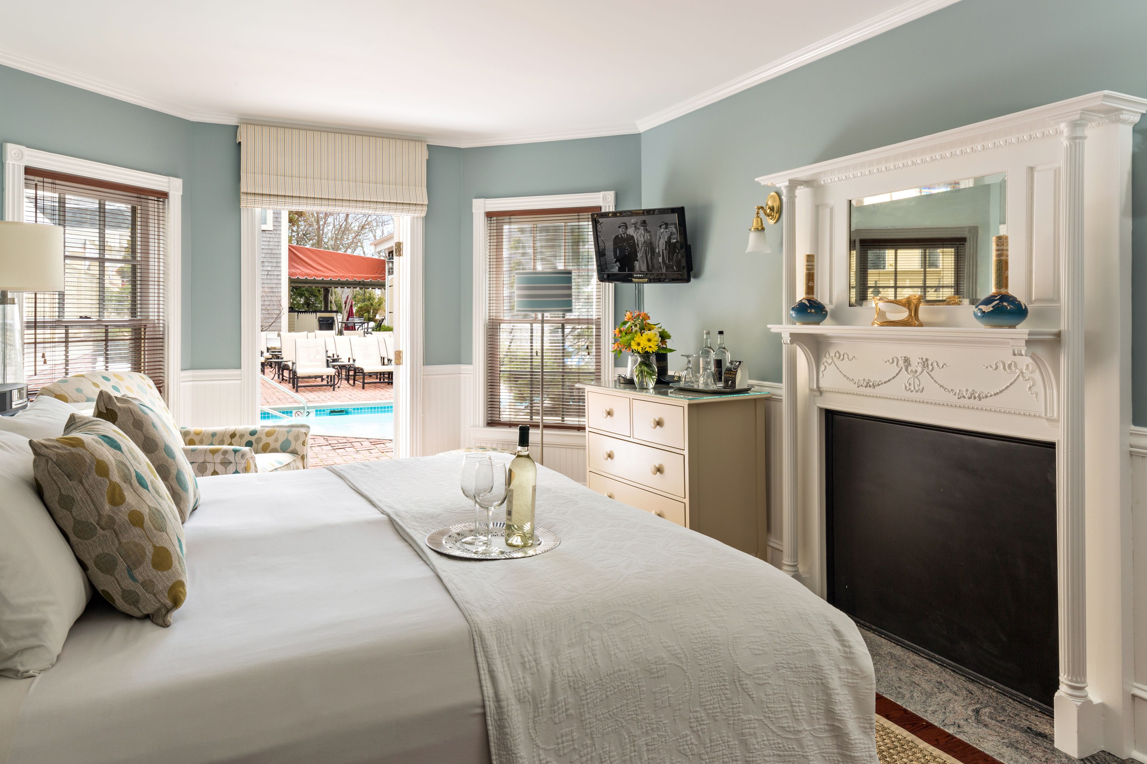 Room, 1 King Bed, Pool View