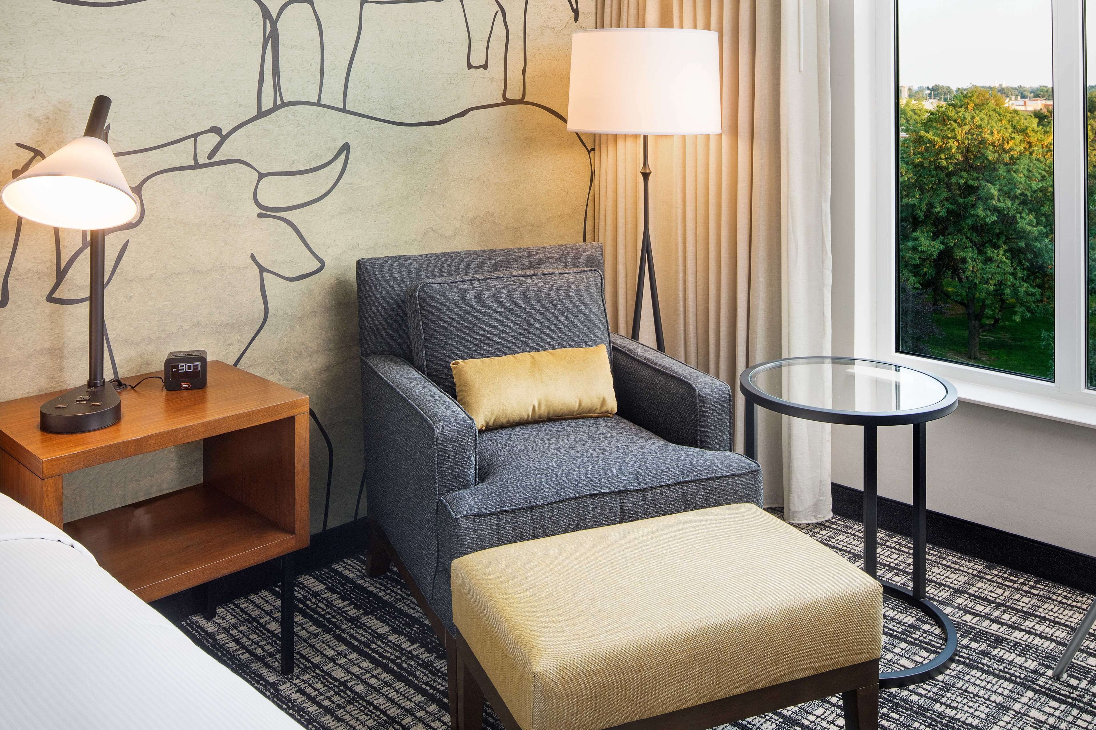 Room, 2 Queen Beds, Accessible, Bathtub