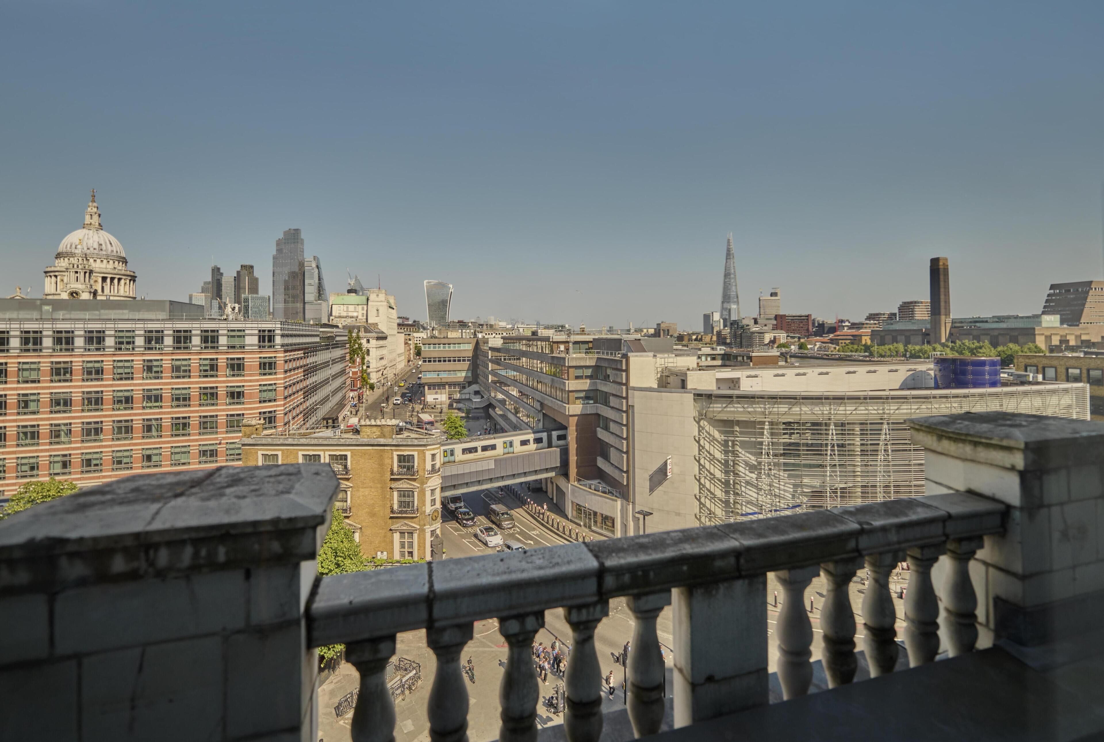 Executive Suite, City View (Regency)