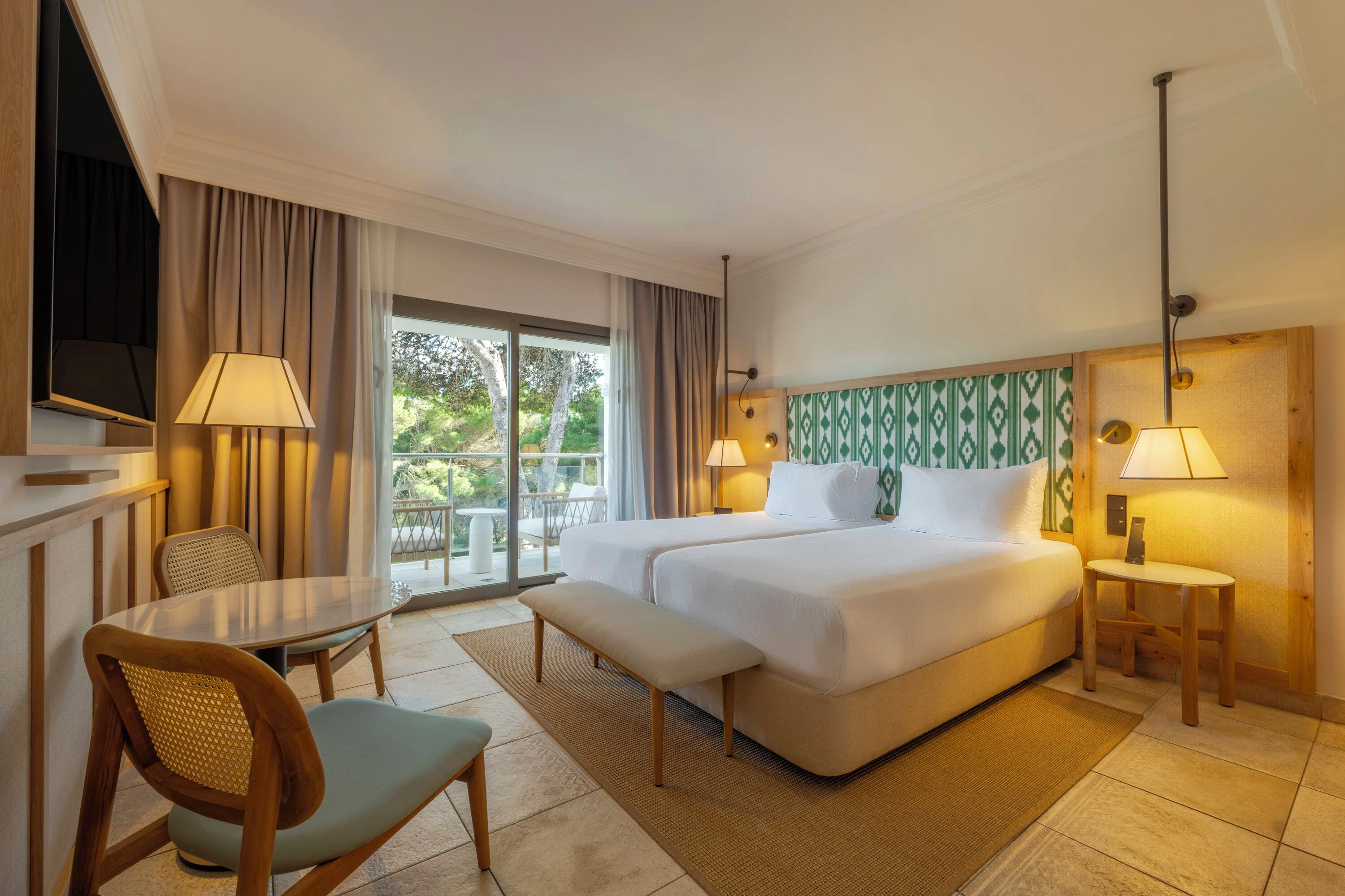Deluxe Room, 2 Twin Beds, Balcony