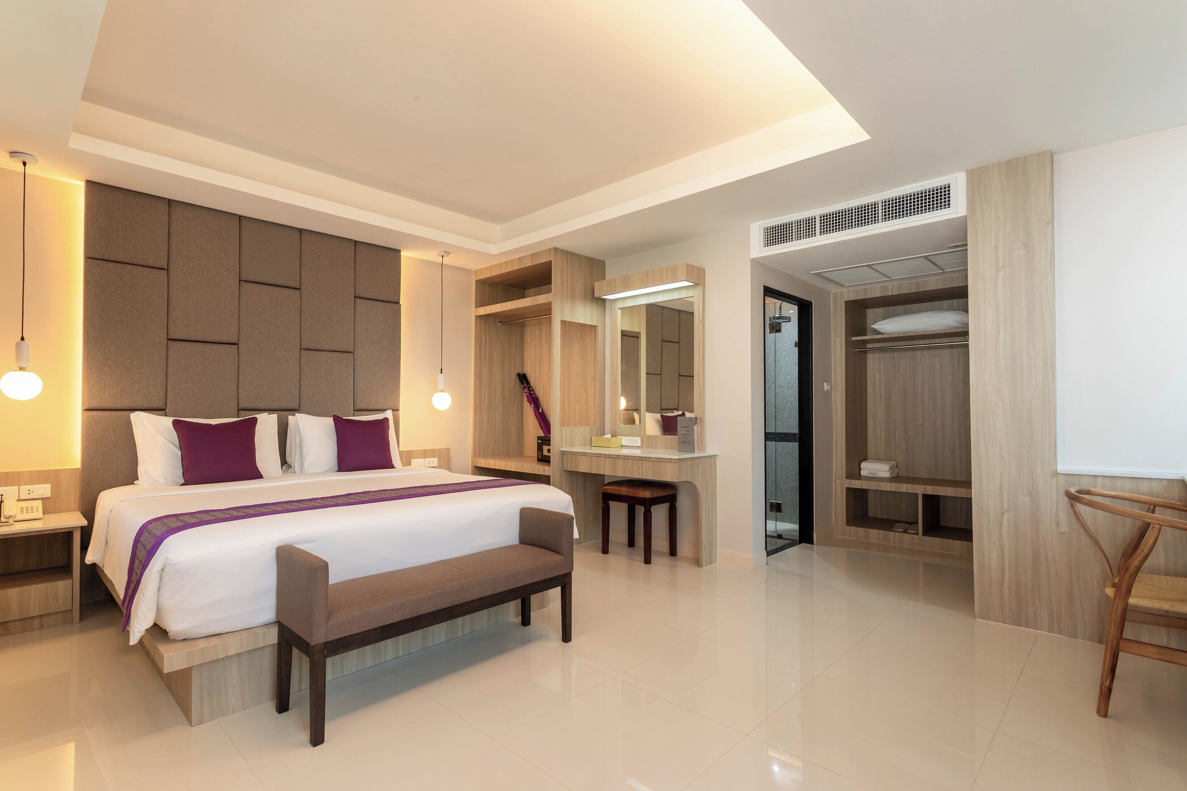 Premier Room, 1 King Bed, Bathtub